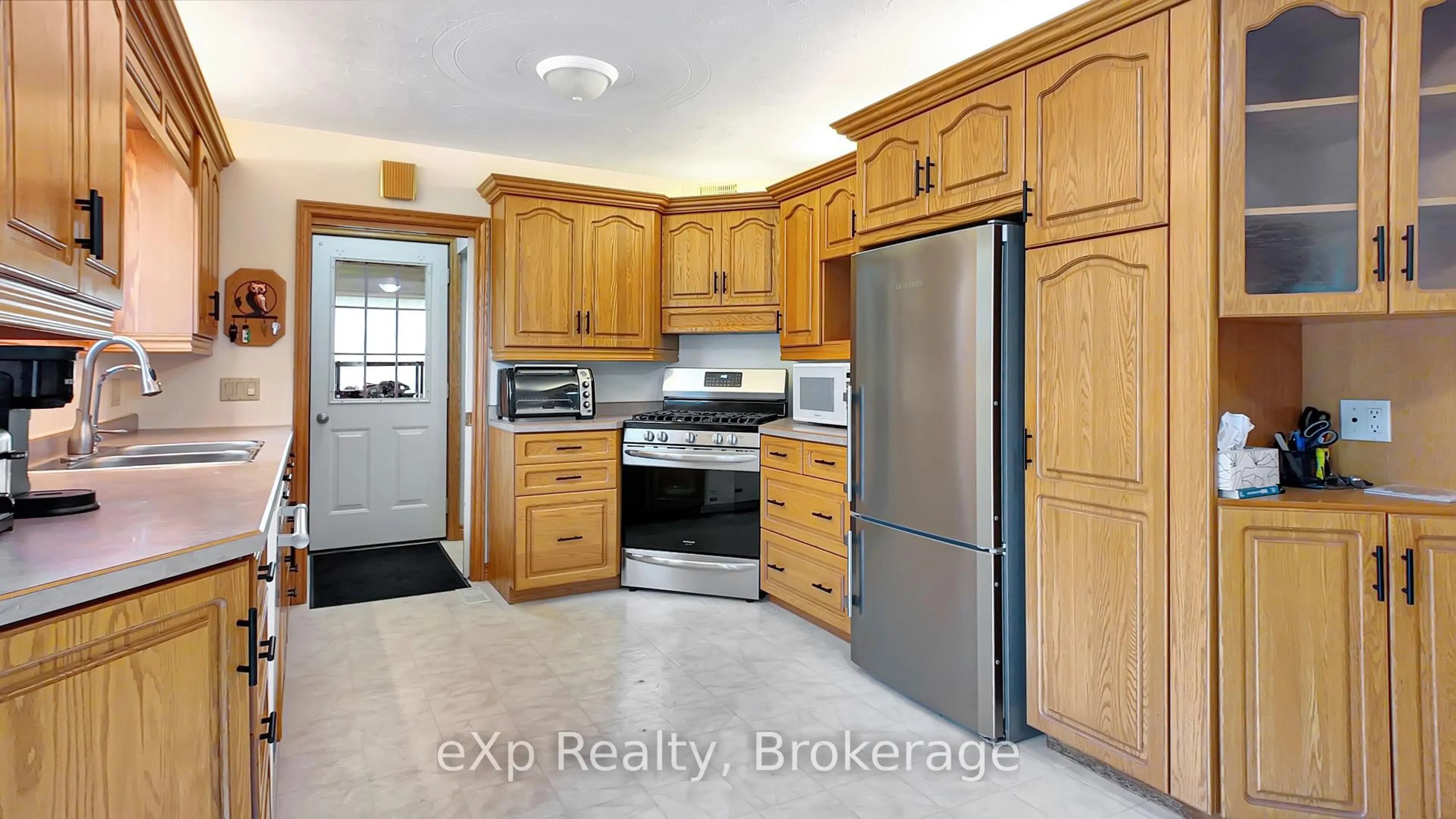 Standard kitchen, ceramic/tile floor for 402 Mary St, West Grey Ontario N0G 1C0