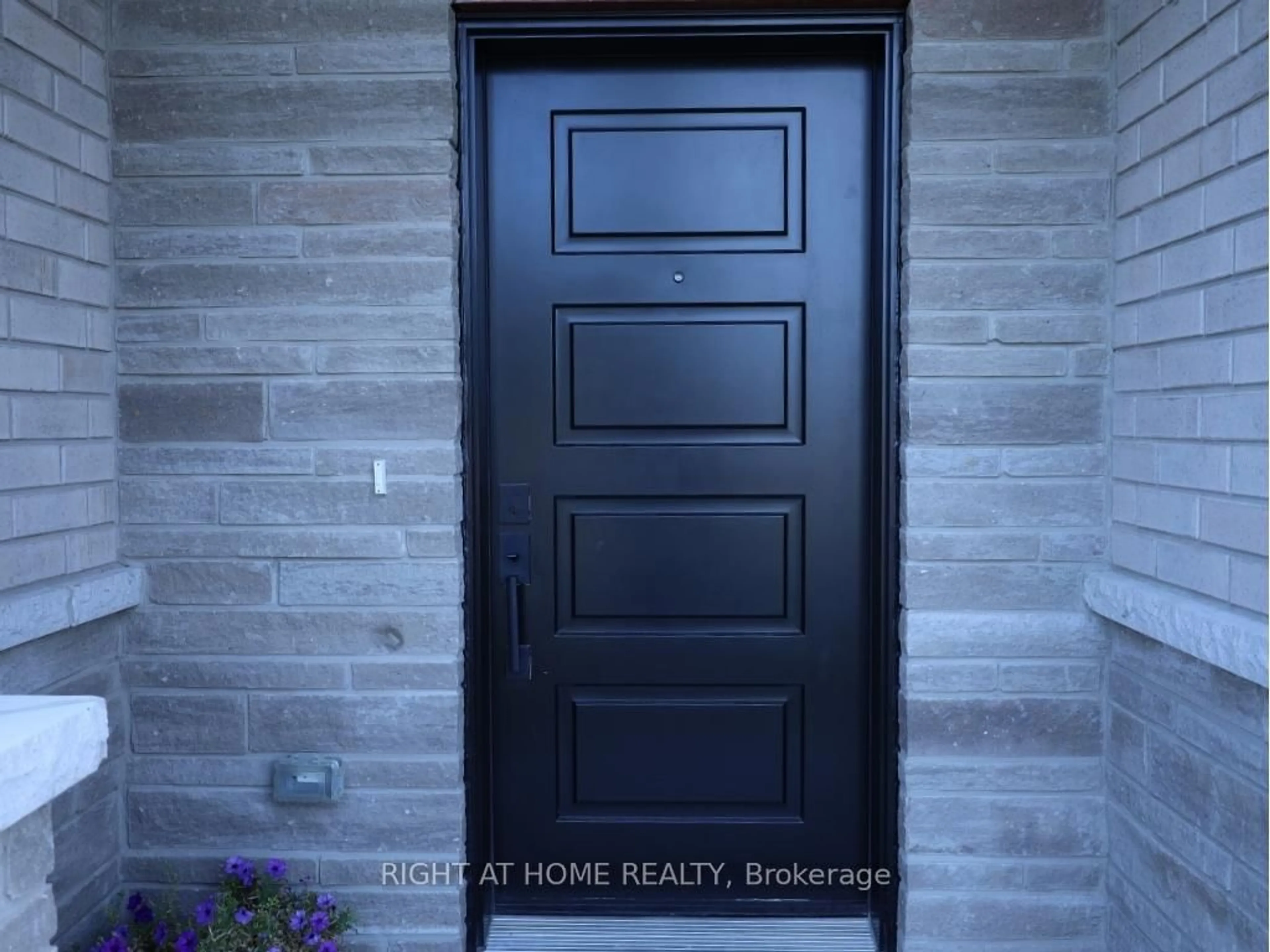 Indoor entryway for 292 Vine St #69, St. Catharines Ontario L2M 4T3