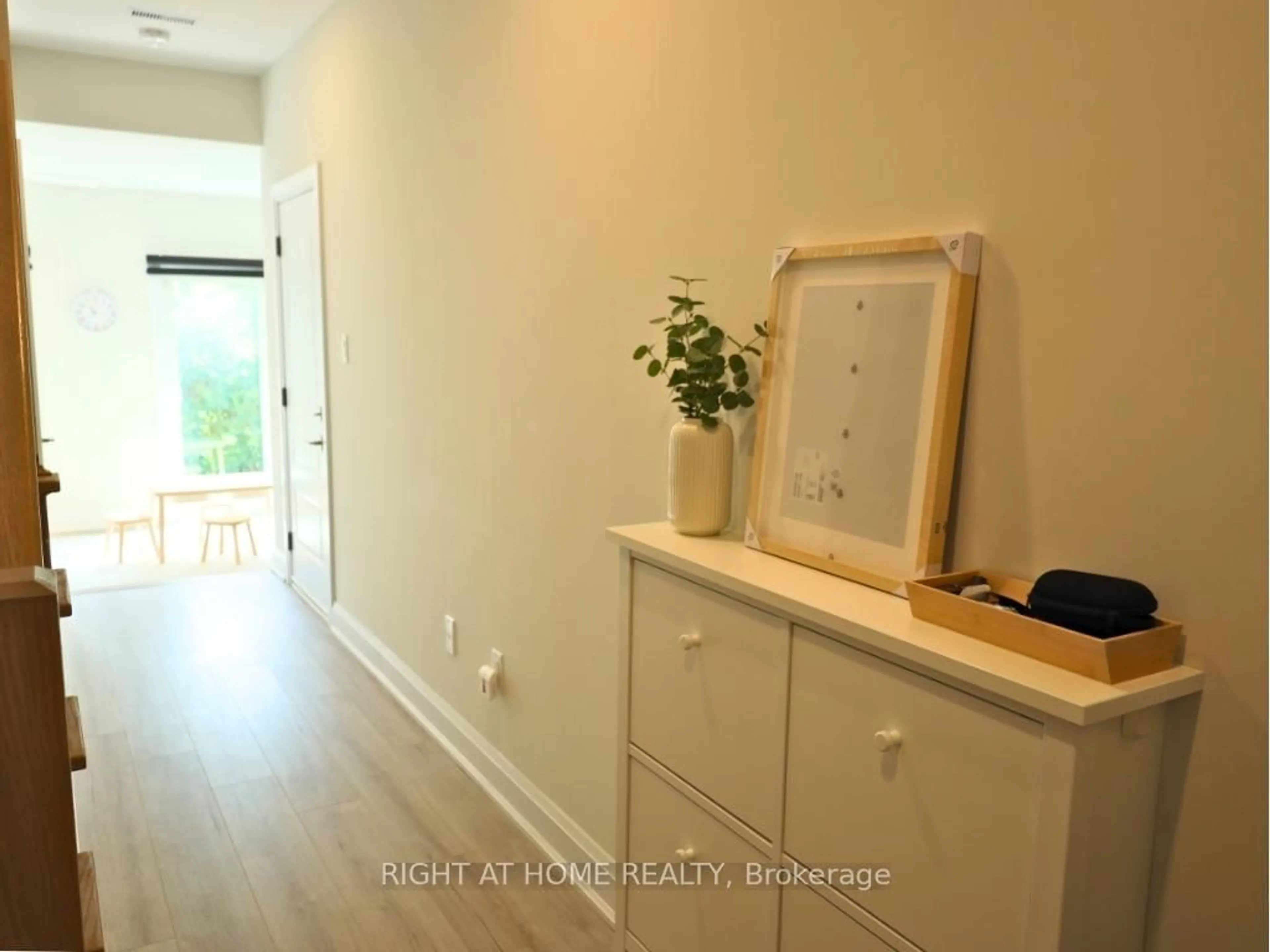 Indoor entryway for 292 Vine St #69, St. Catharines Ontario L2M 4T3