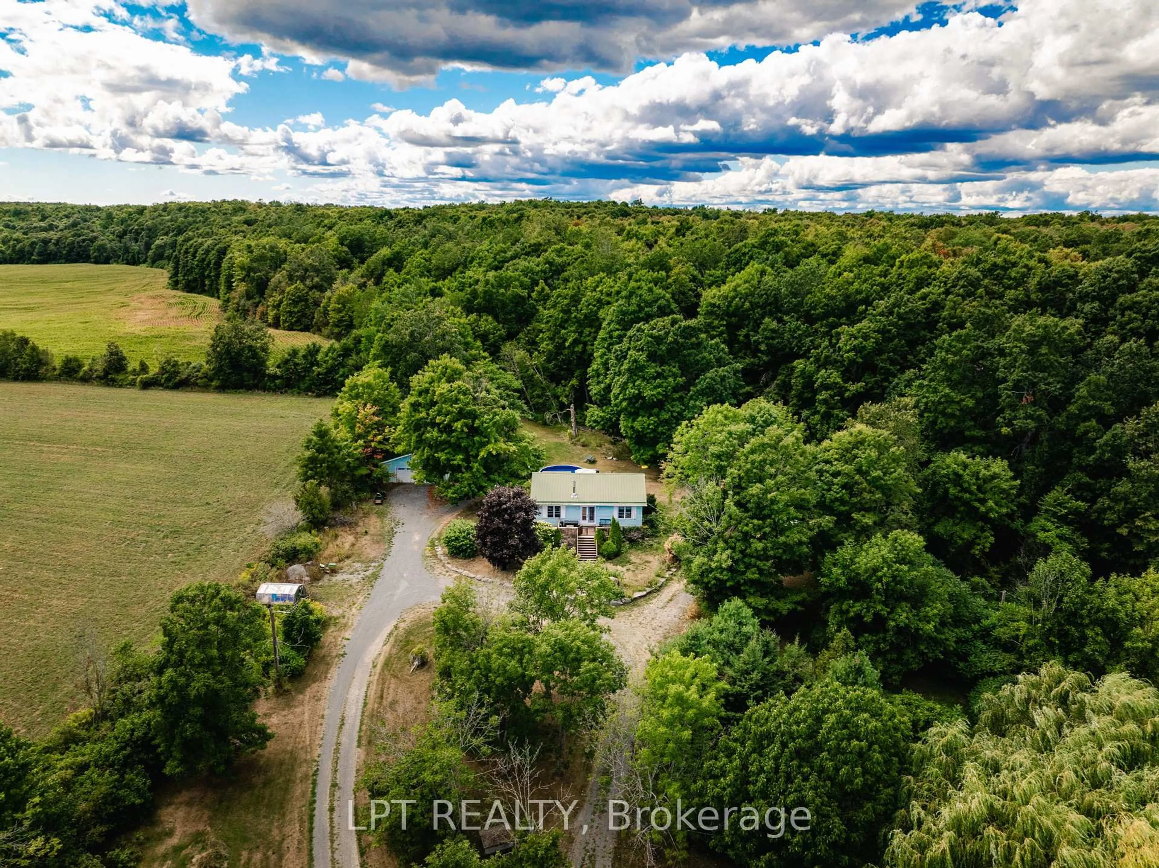 A pic from outside/outdoor area/front of a property/back of a property/a pic from drone, unknown for 2291 Sands Rd, Battersea Ontario K0H 1H0