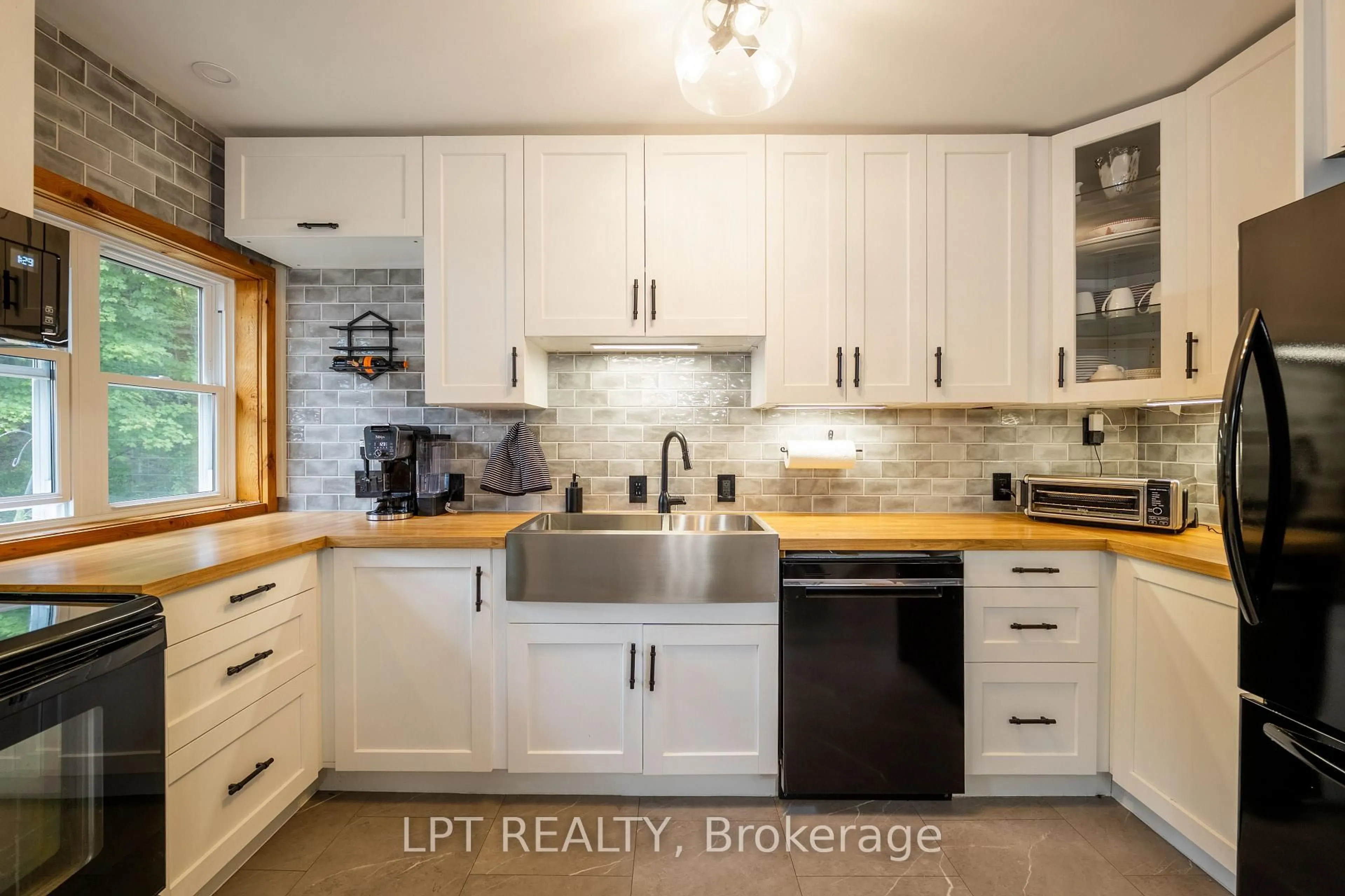 Open concept kitchen, unknown for 2291 Sands Rd, Battersea Ontario K0H 1H0
