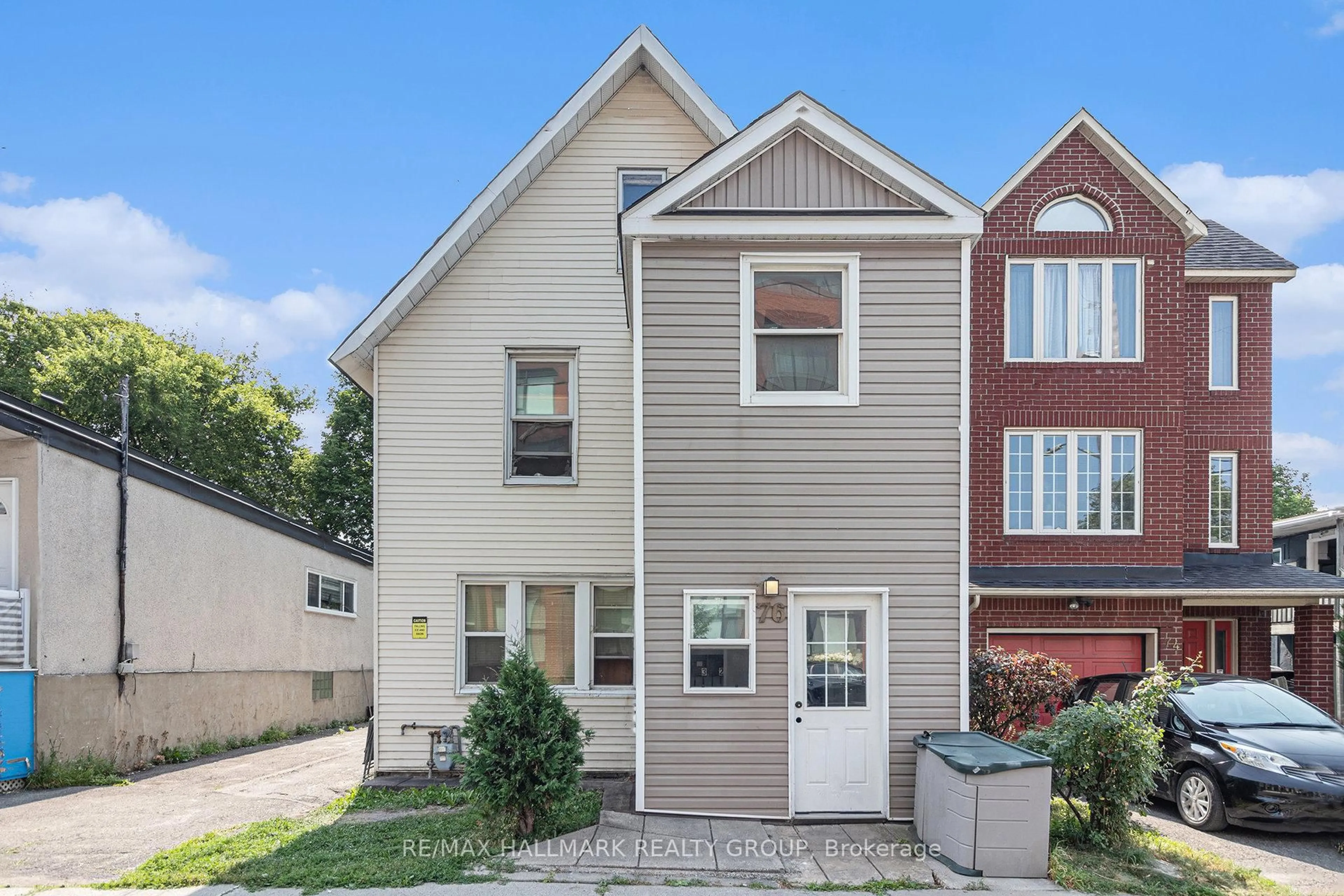Home with vinyl exterior material, street for 76 Barrette St, Ottawa Ontario K1L 8A3