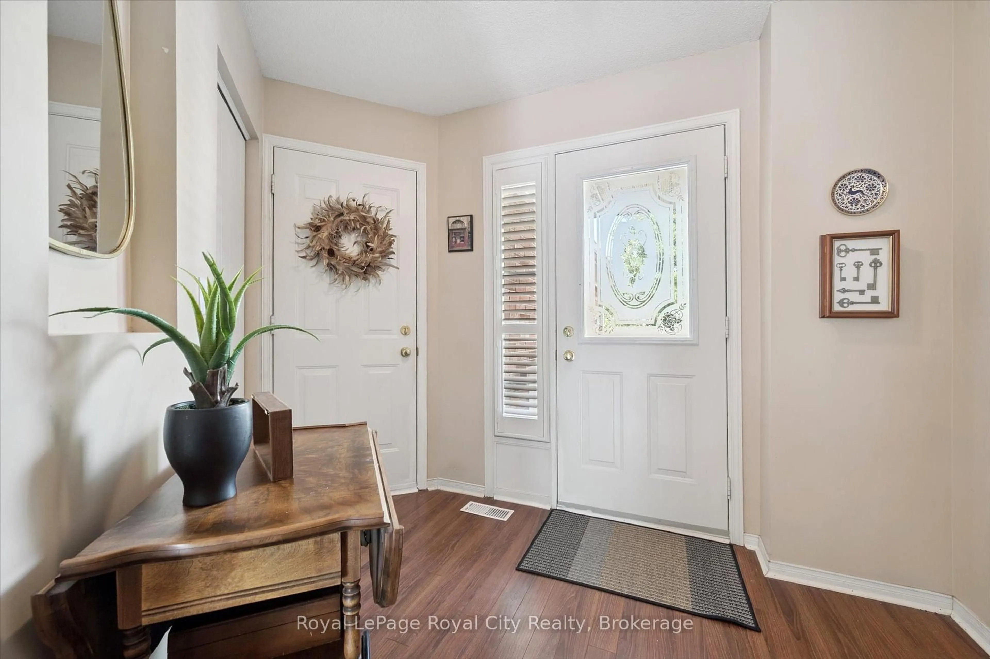 Indoor entryway for 250 Starwood Dr, Guelph Ontario N1E 7C1