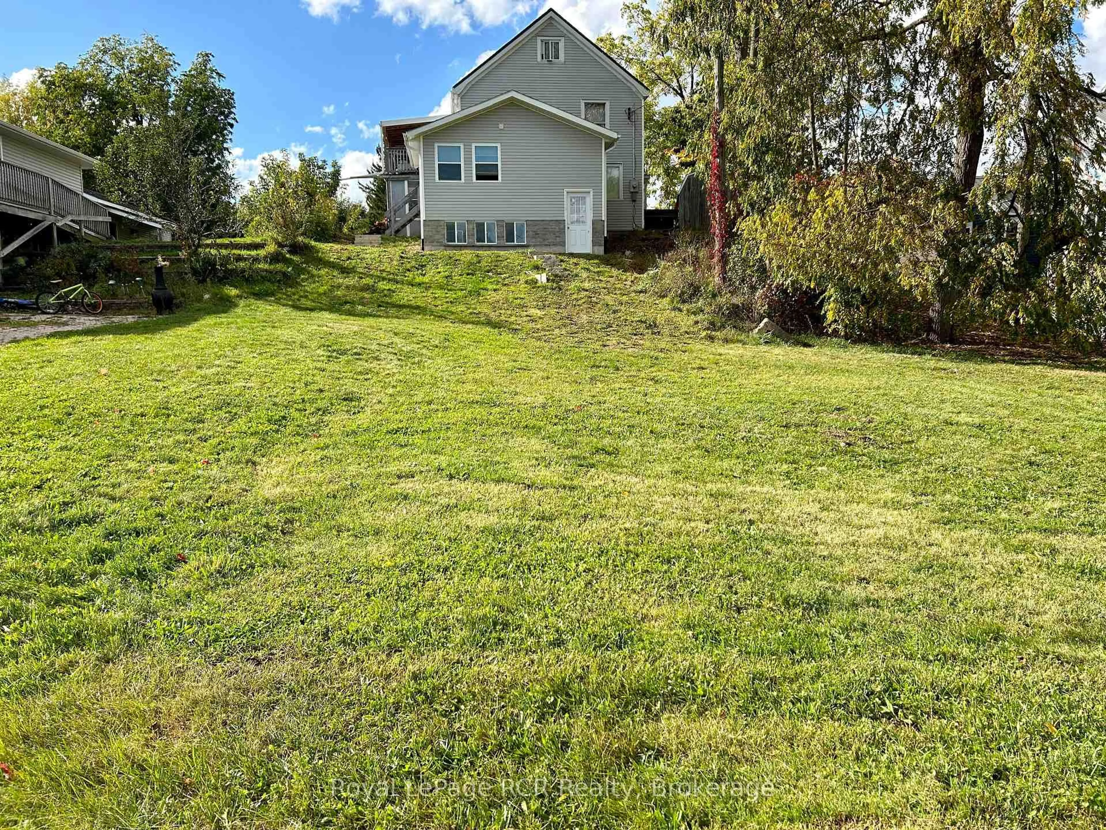 A pic from outside/outdoor area/front of a property/back of a property/a pic from drone, unknown for 307 Prince (Lane) St, Brockton Ontario N0G 2V0