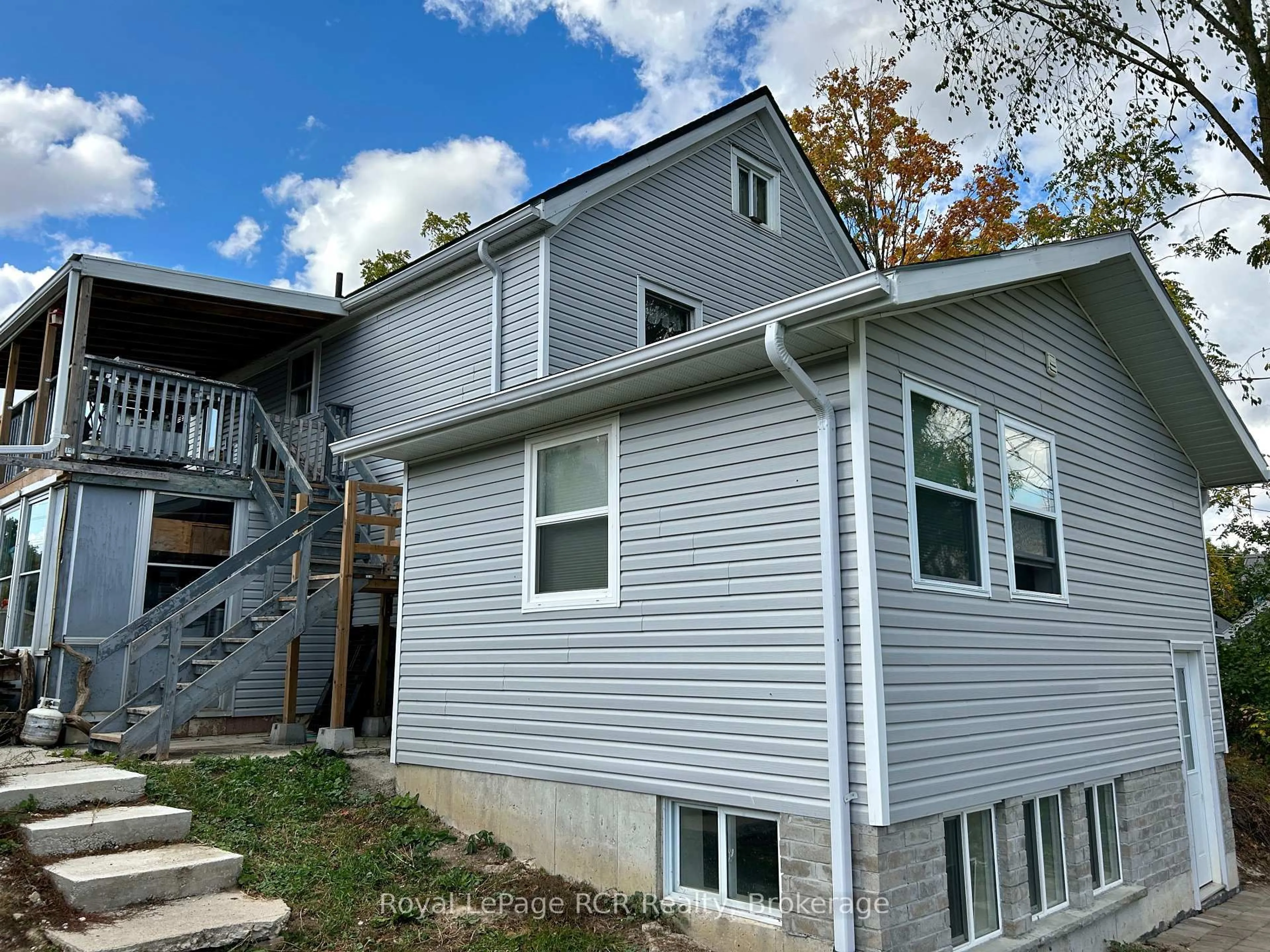 Home with vinyl exterior material, unknown for 307 Prince (Lane) St, Brockton Ontario N0G 2V0