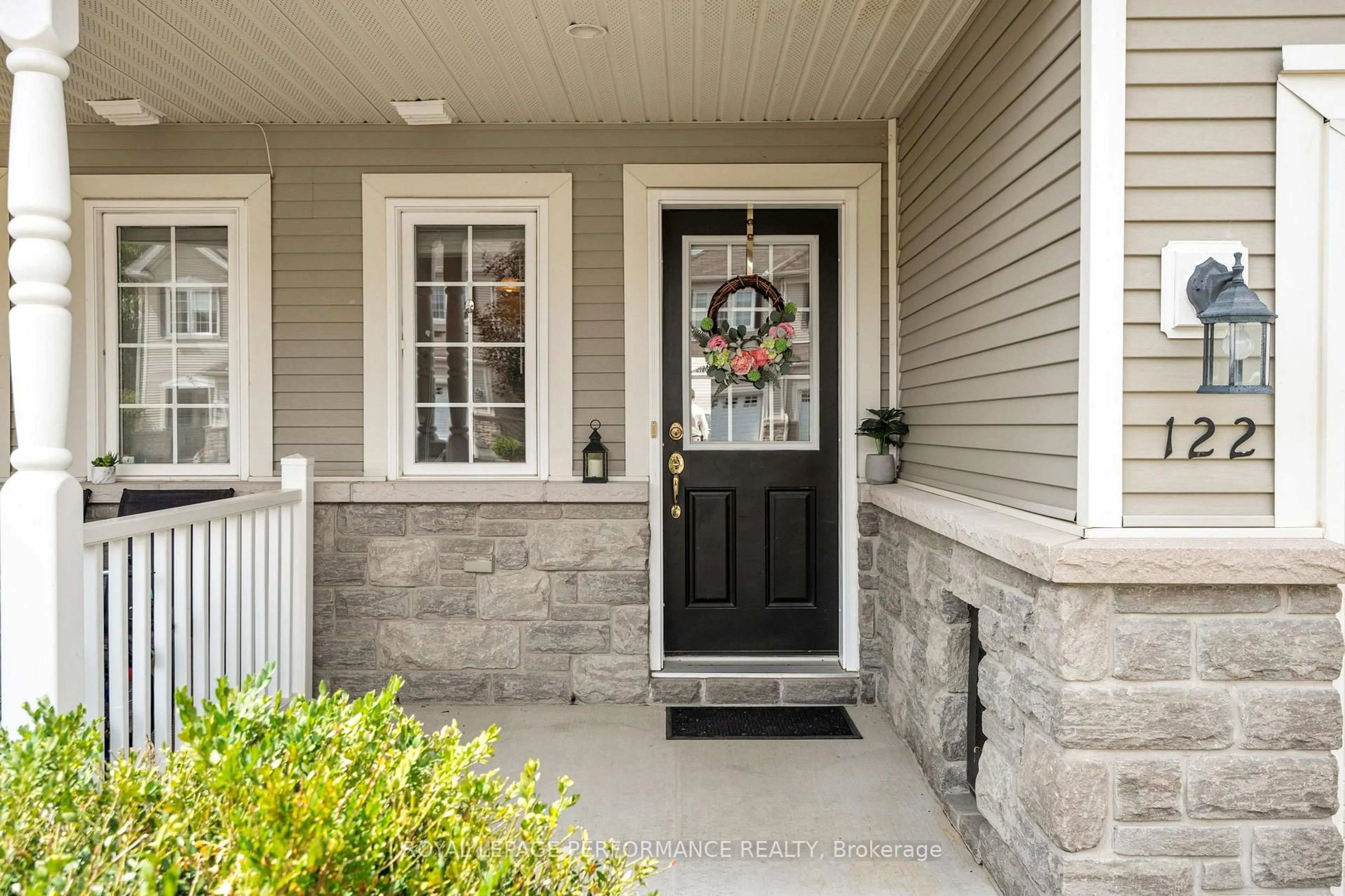 Indoor entryway for 122 Osnabrook Private, Ottawa Ontario K2J 0G8