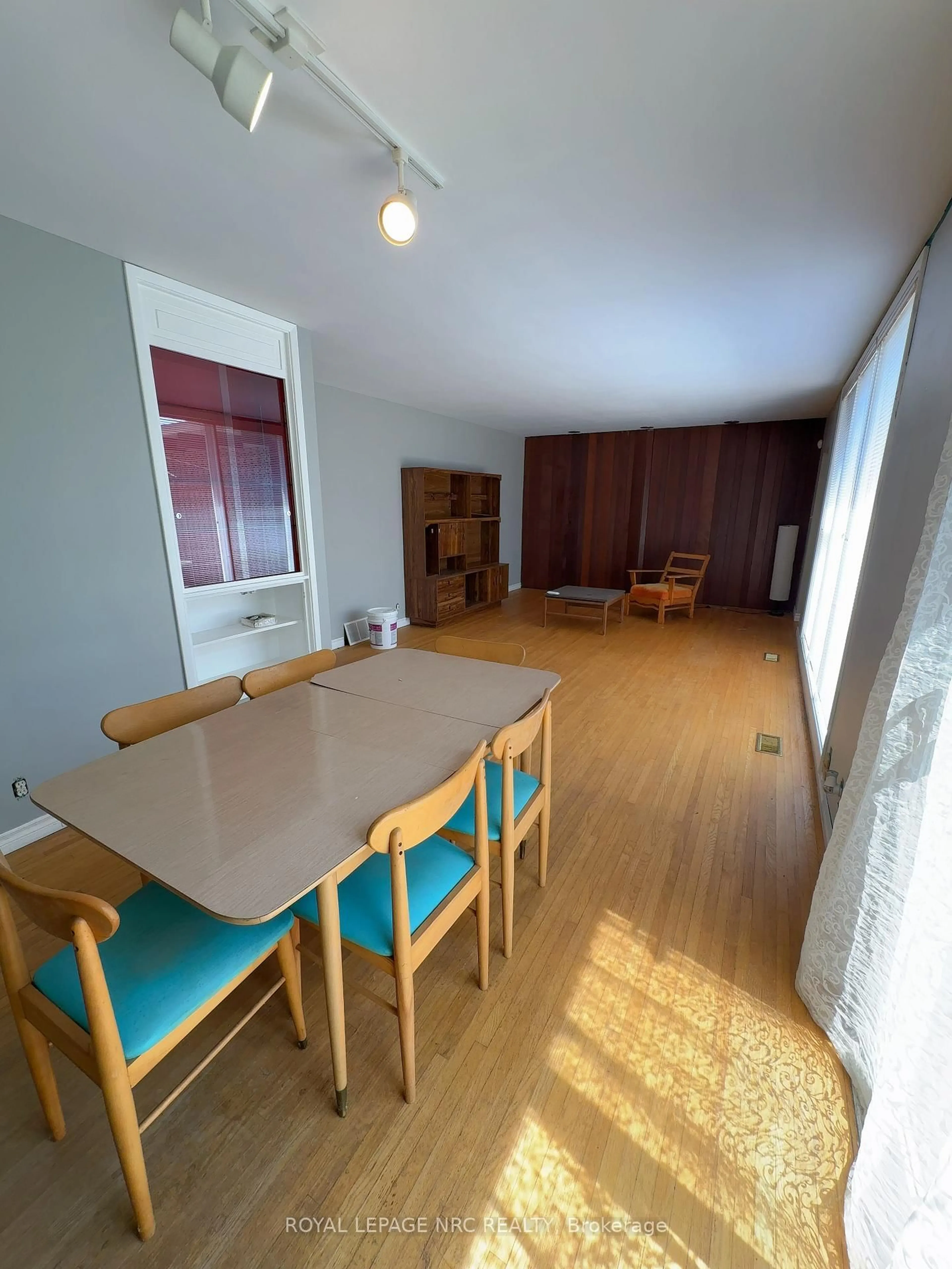 A pic of a room for 4207/4213 Drummond Rd, Niagara Falls Ontario L2E 6C2
