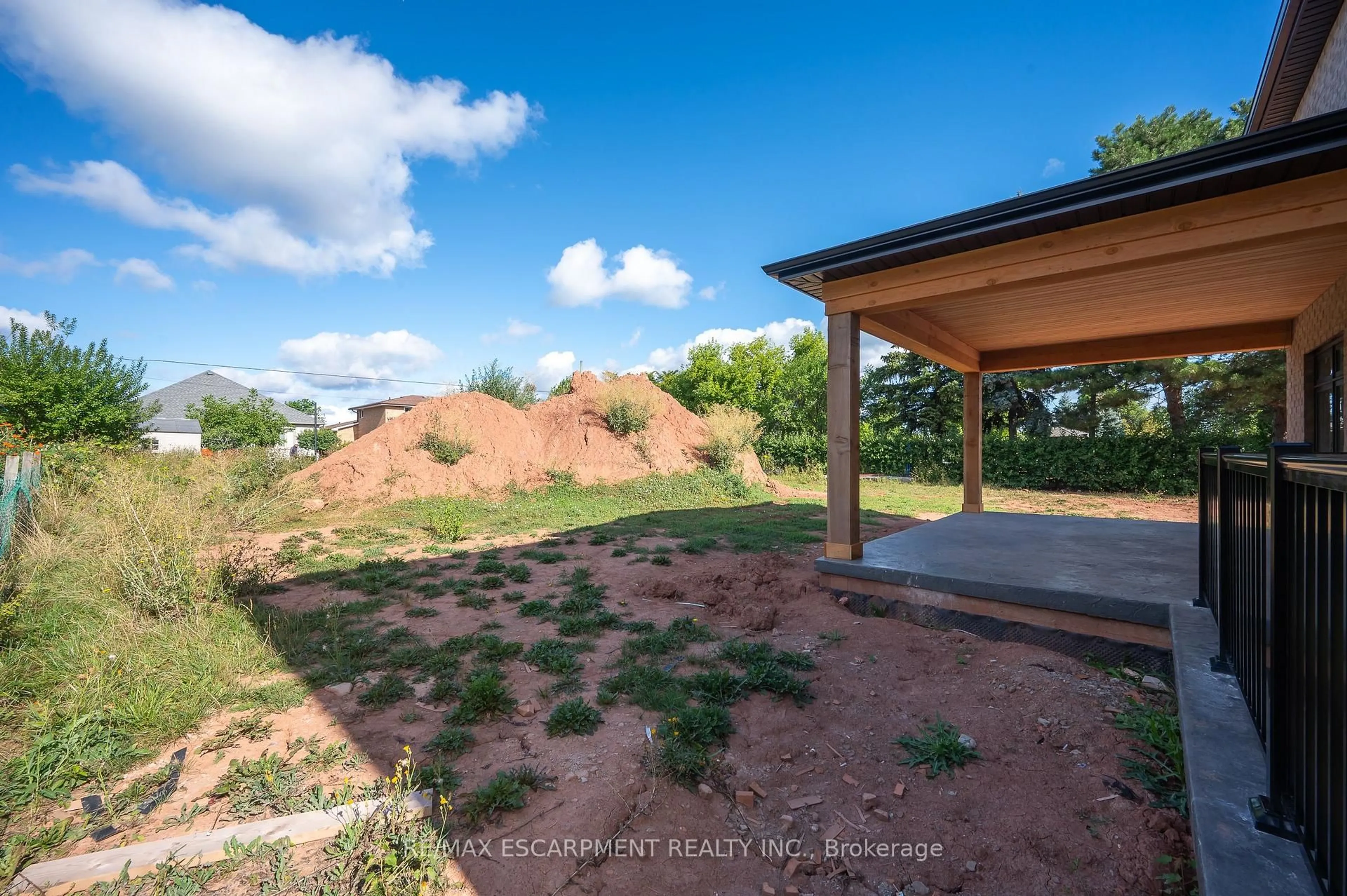 A pic from outside/outdoor area/front of a property/back of a property/a pic from drone, forest/trees view for 141 MARGARET Ave, Hamilton Ontario L8J 3G7