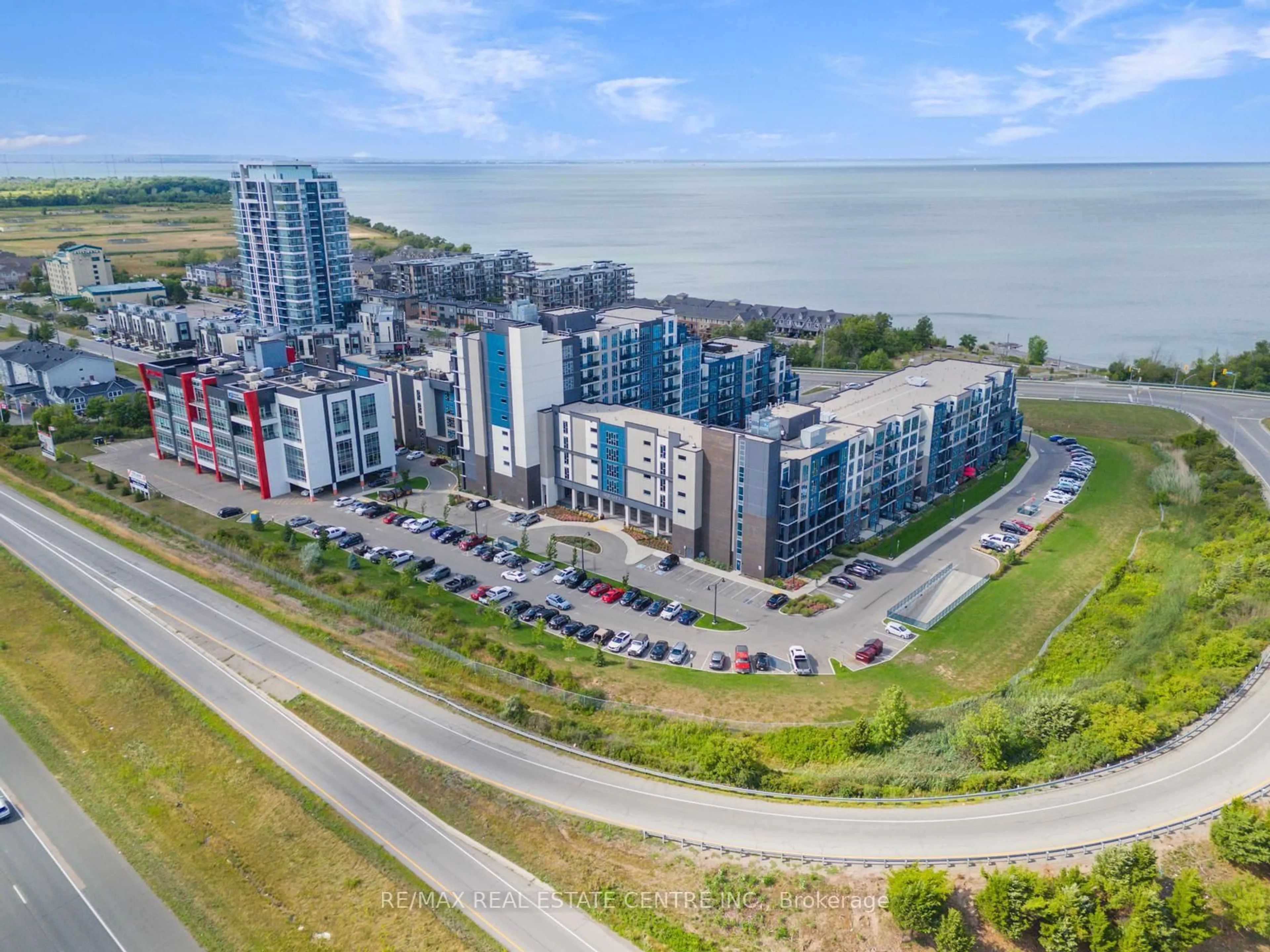 A pic from outside/outdoor area/front of a property/back of a property/a pic from drone, water/lake/river/ocean view for 16 Concord Pl #535, Grimsby Ontario L3M 0J1