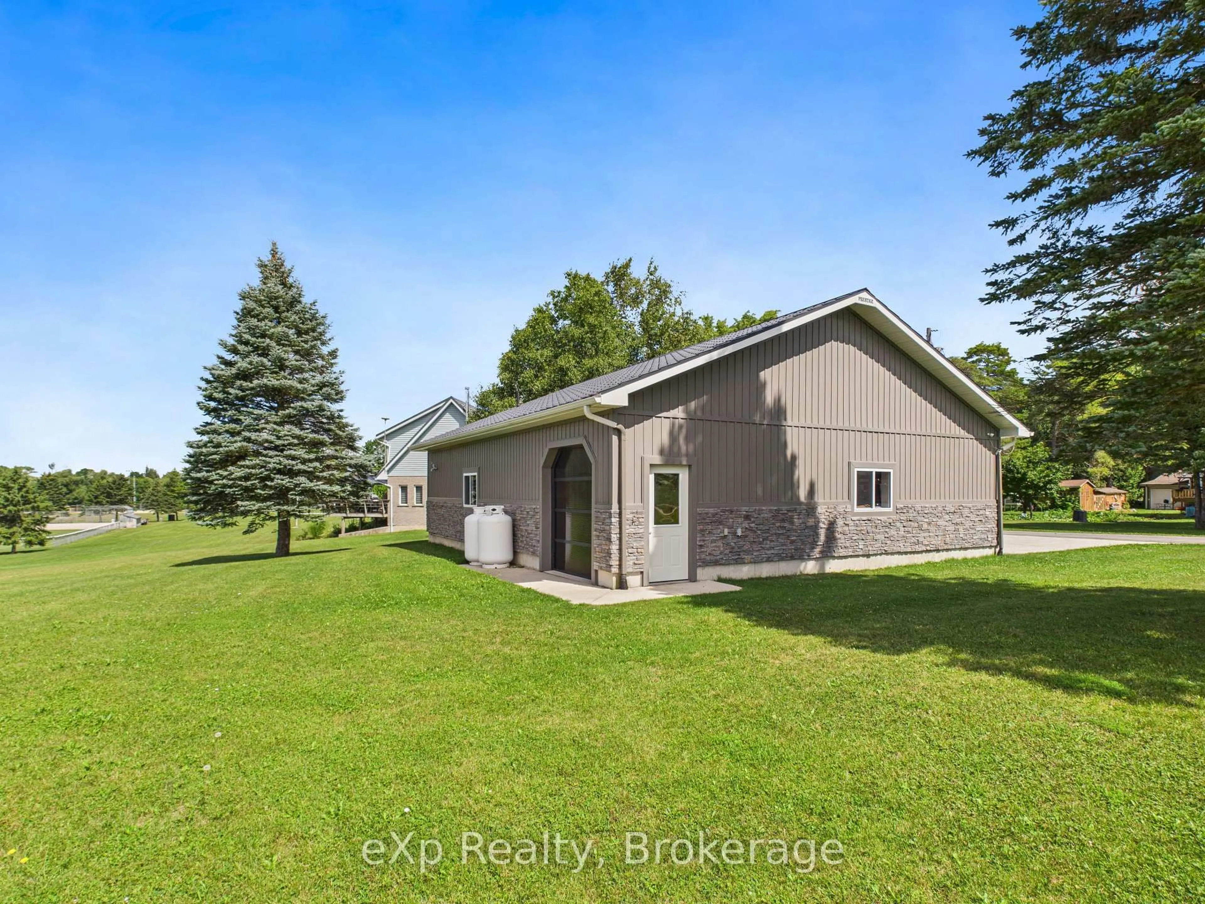 A pic from outside/outdoor area/front of a property/back of a property/a pic from drone, building for 953 Greenock-Brant Line, Brockton Ontario N0G 1J0