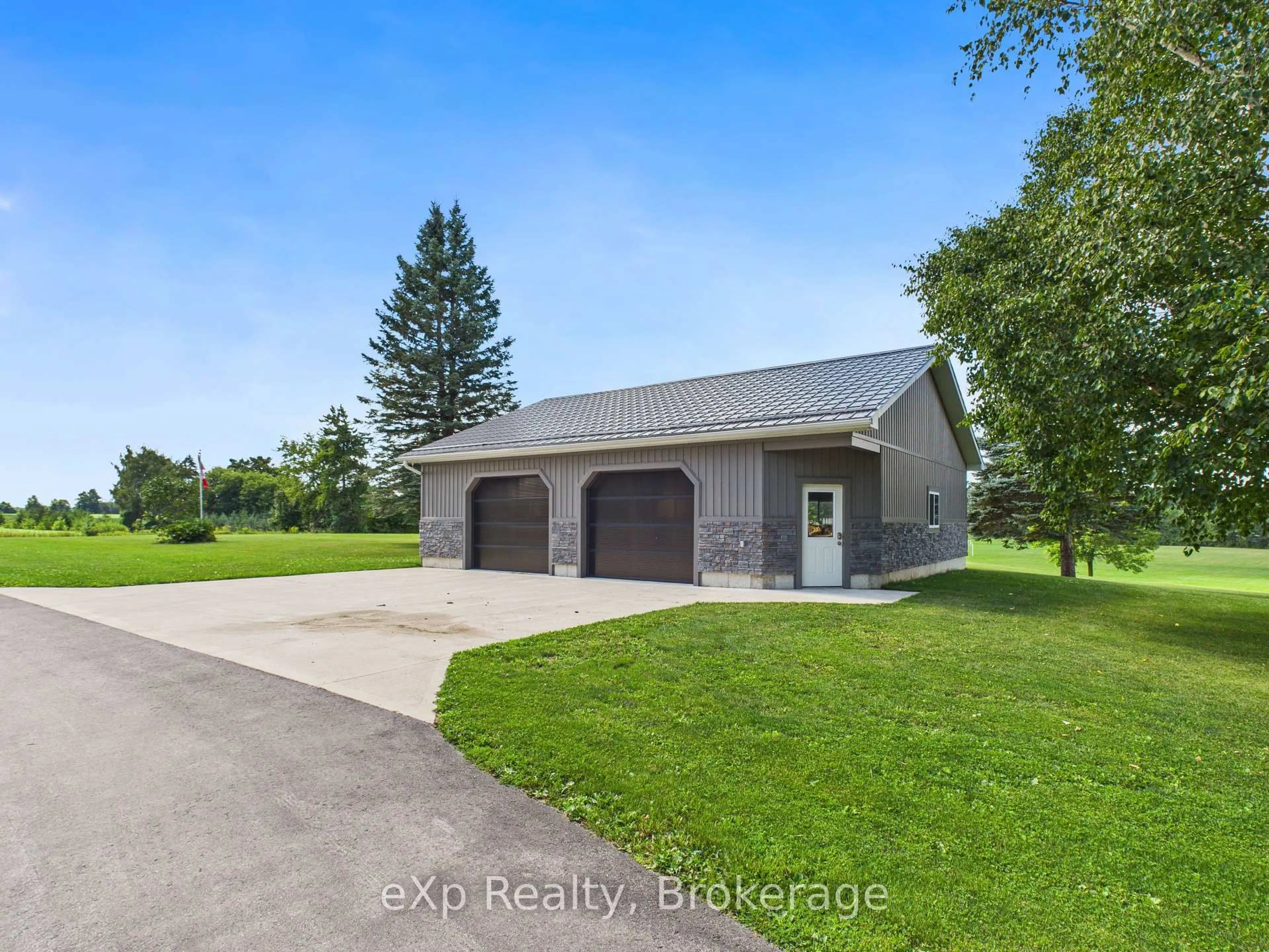 Indoor garage for 953 Greenock-Brant Line, Brockton Ontario N0G 1J0