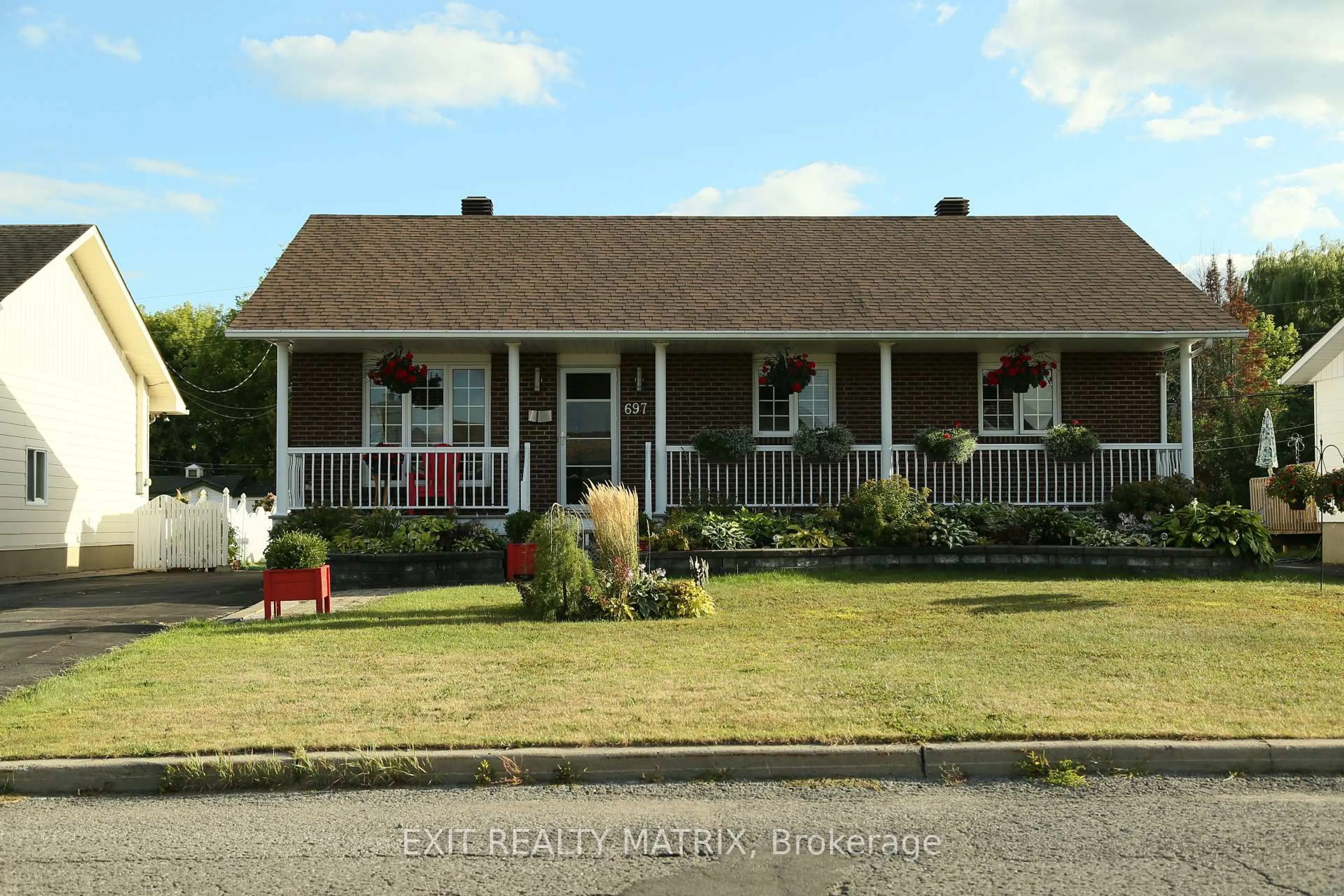 Home with vinyl exterior material, street for 697 Omer St, Hawkesbury Ontario K6A 3G1
