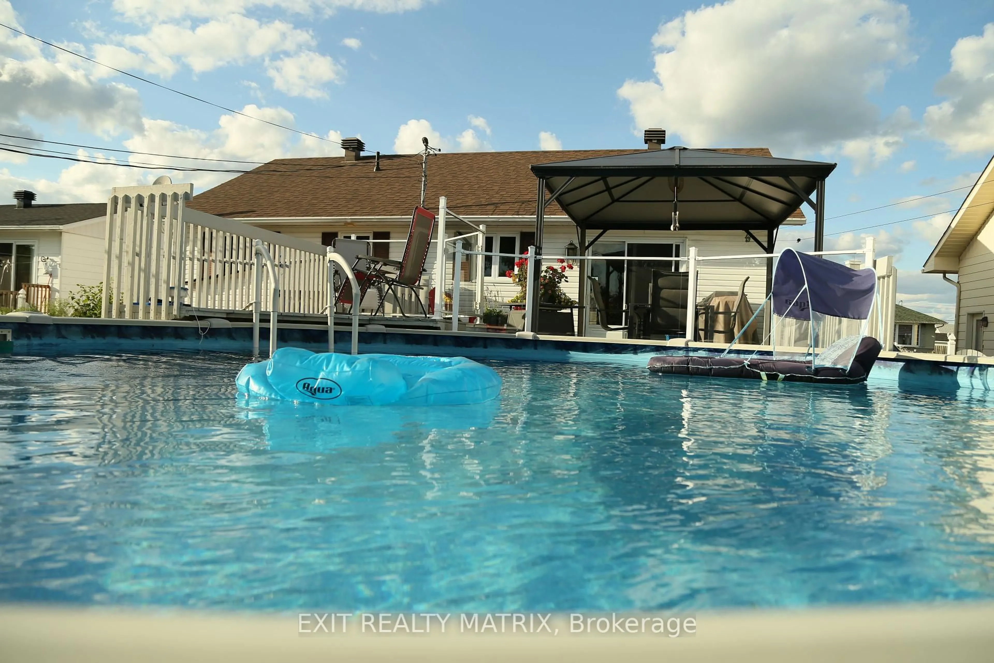 Pool for 697 Omer St, Hawkesbury Ontario K6A 3G1