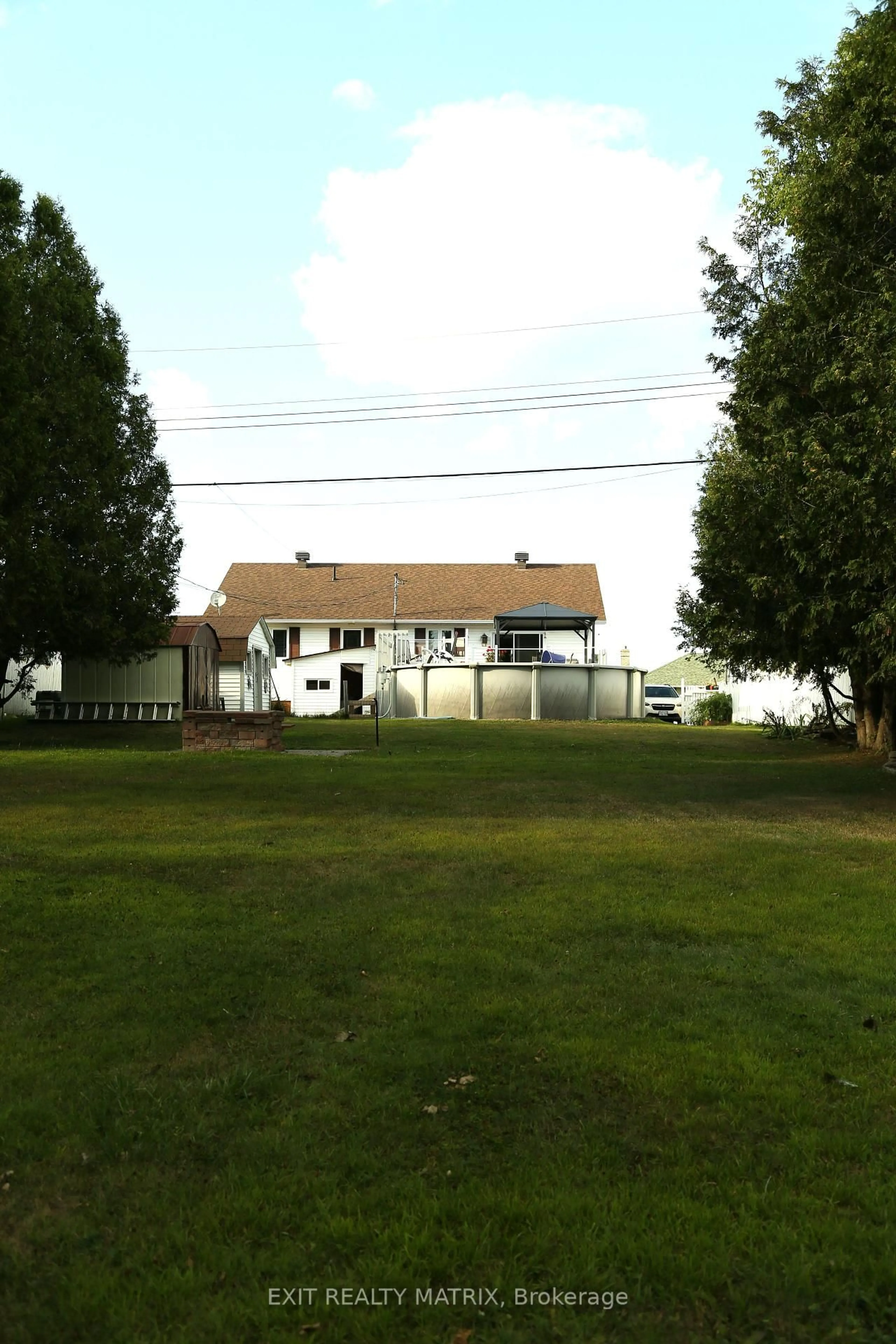 A pic from outside/outdoor area/front of a property/back of a property/a pic from drone, unknown for 697 Omer St, Hawkesbury Ontario K6A 3G1