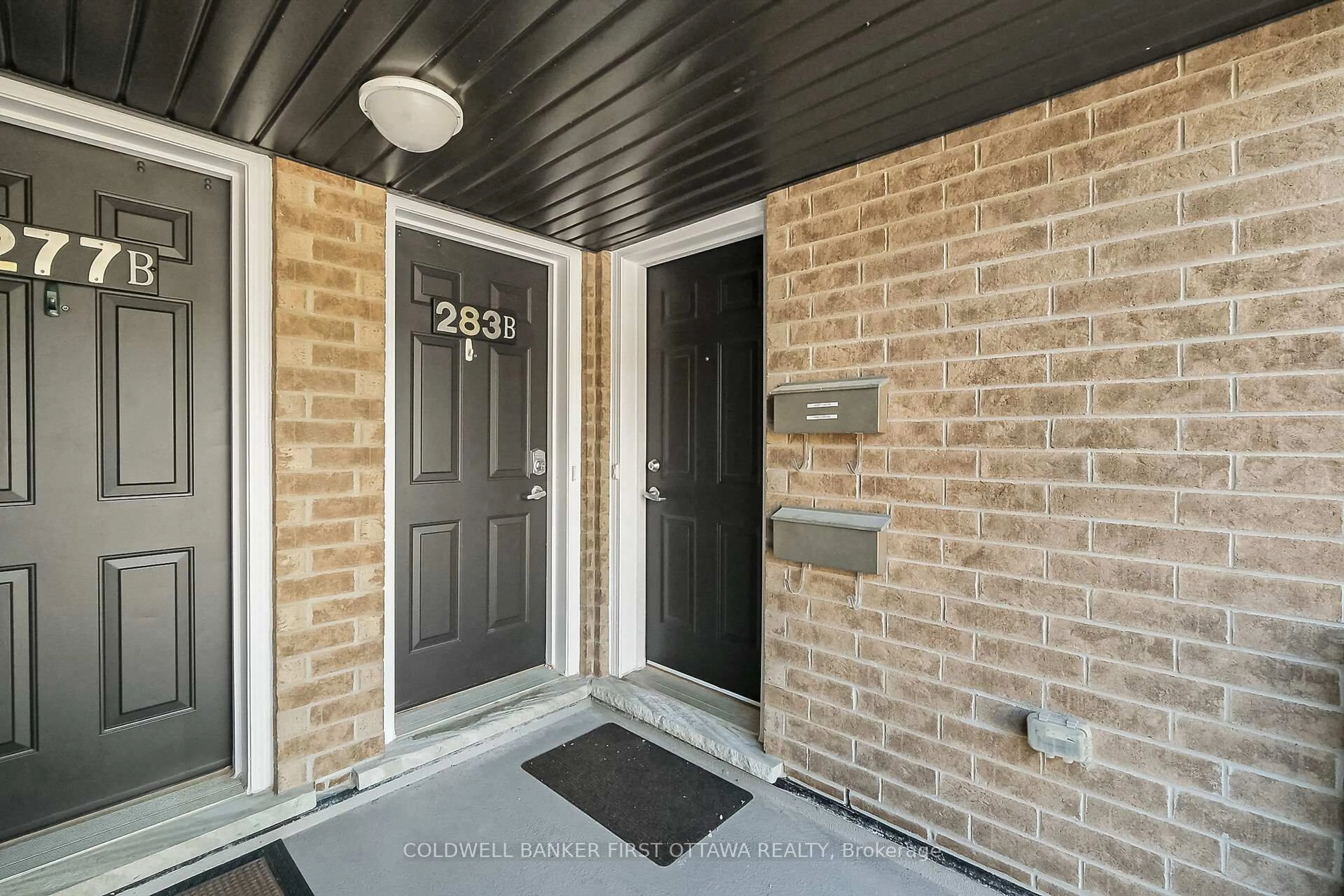Indoor entryway for 283 Titanium Private #A, Ottawa Ontario K1C 0A5
