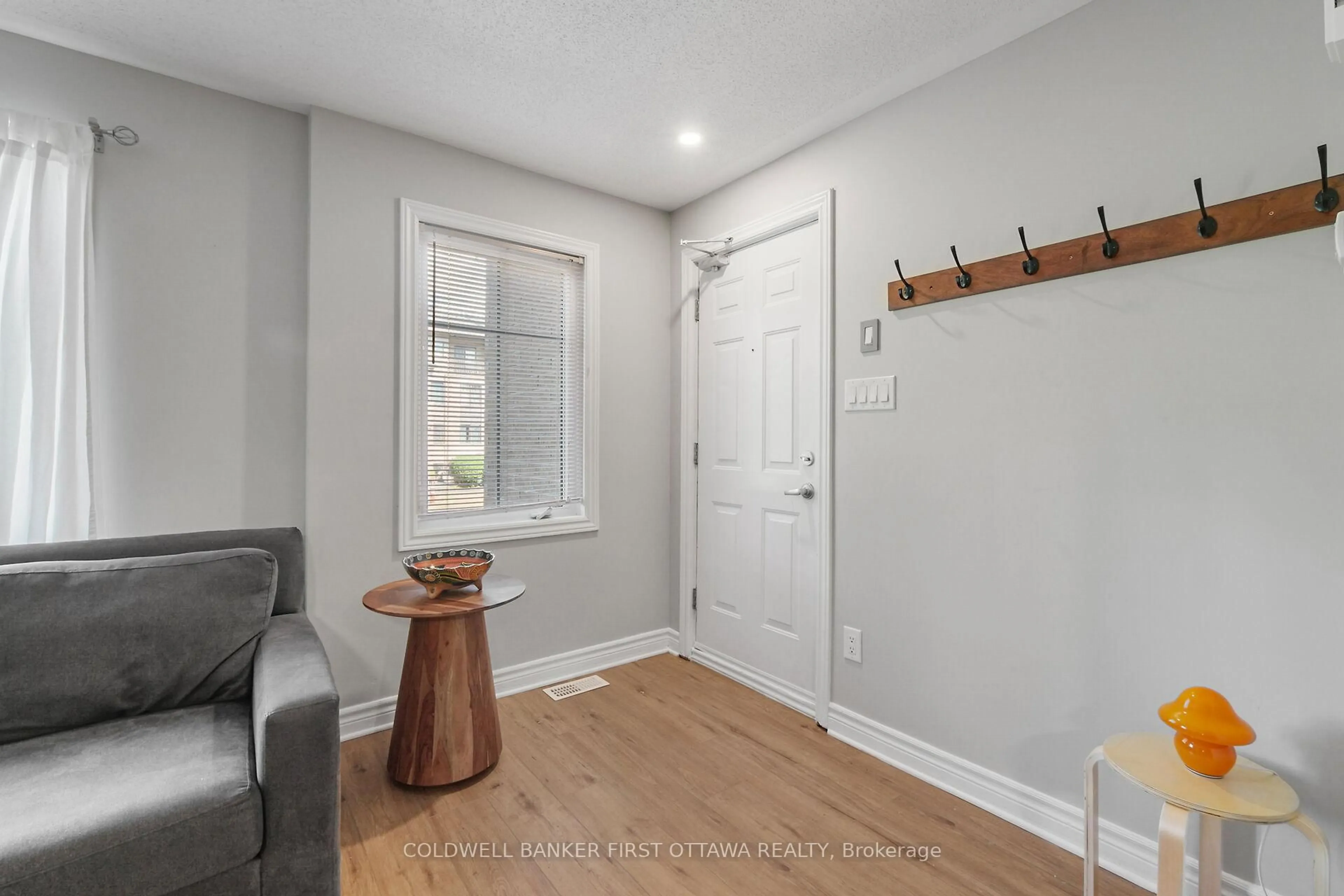 Indoor entryway for 283 Titanium Private #A, Ottawa Ontario K1C 0A5