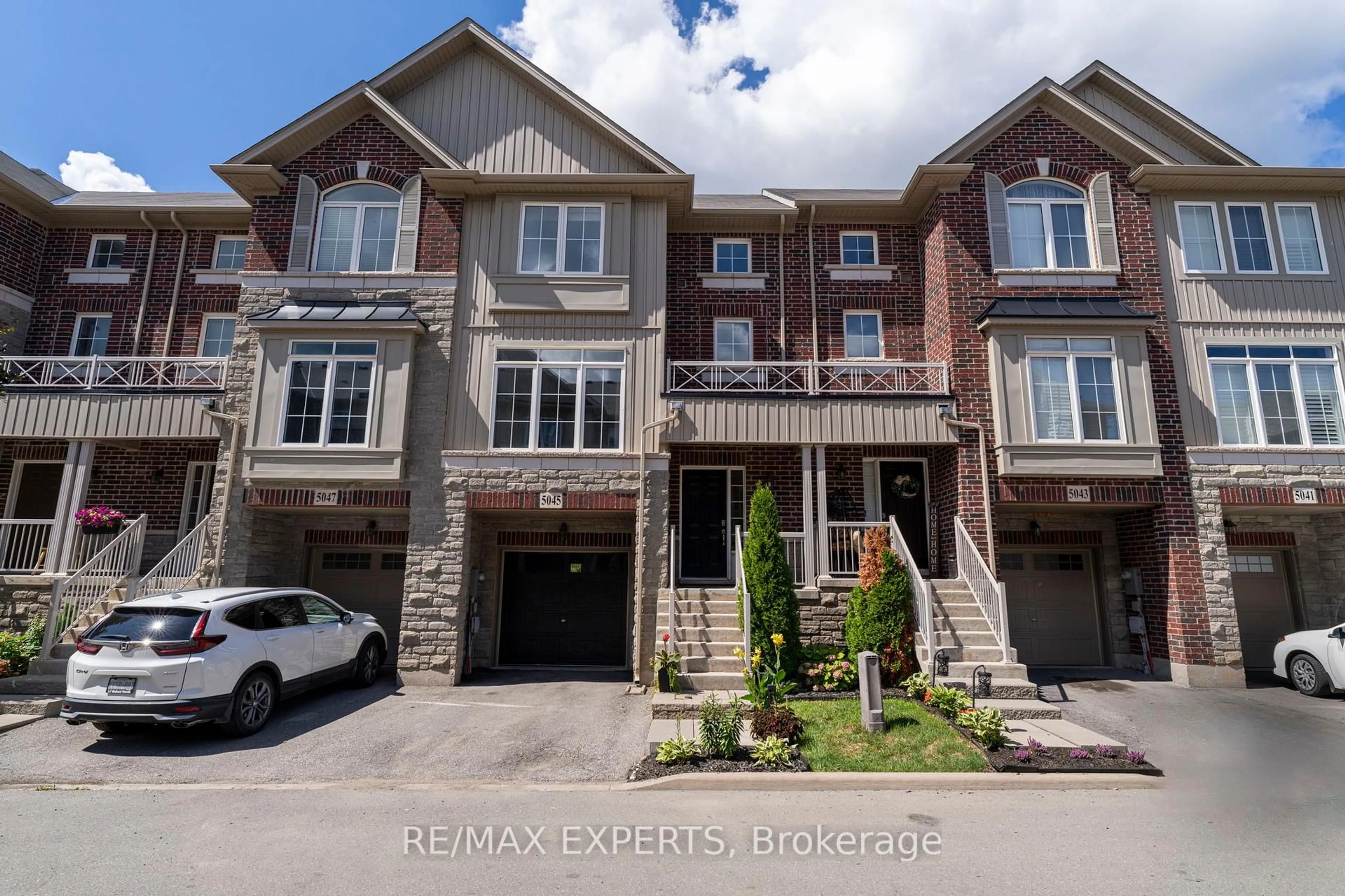 Unknown for 5045 DeSantis Dr, Lincoln Ontario L3J 1W3
