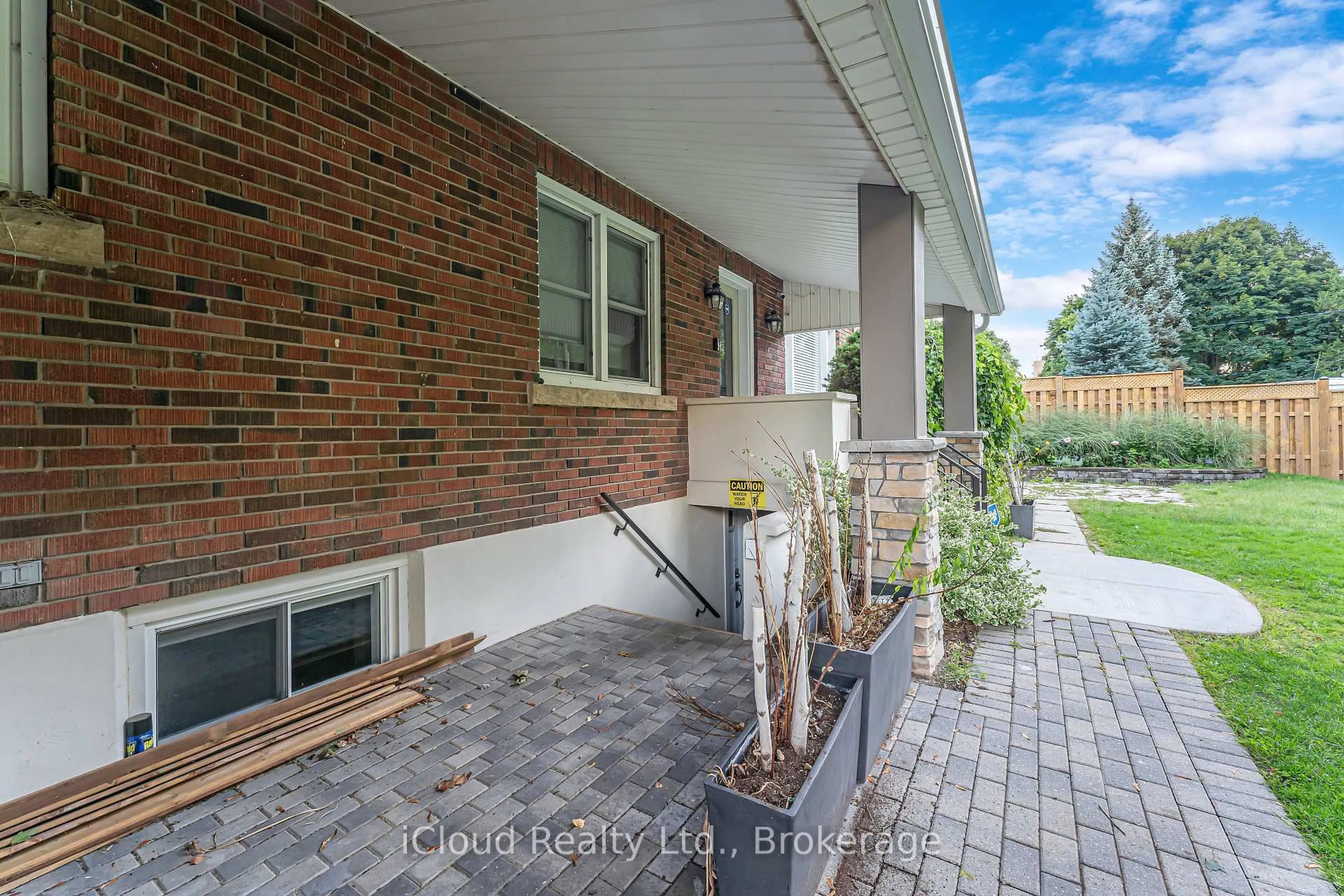 Patio, street for 5688 Belmont Ave, Niagara Falls Ontario L2H 1J7