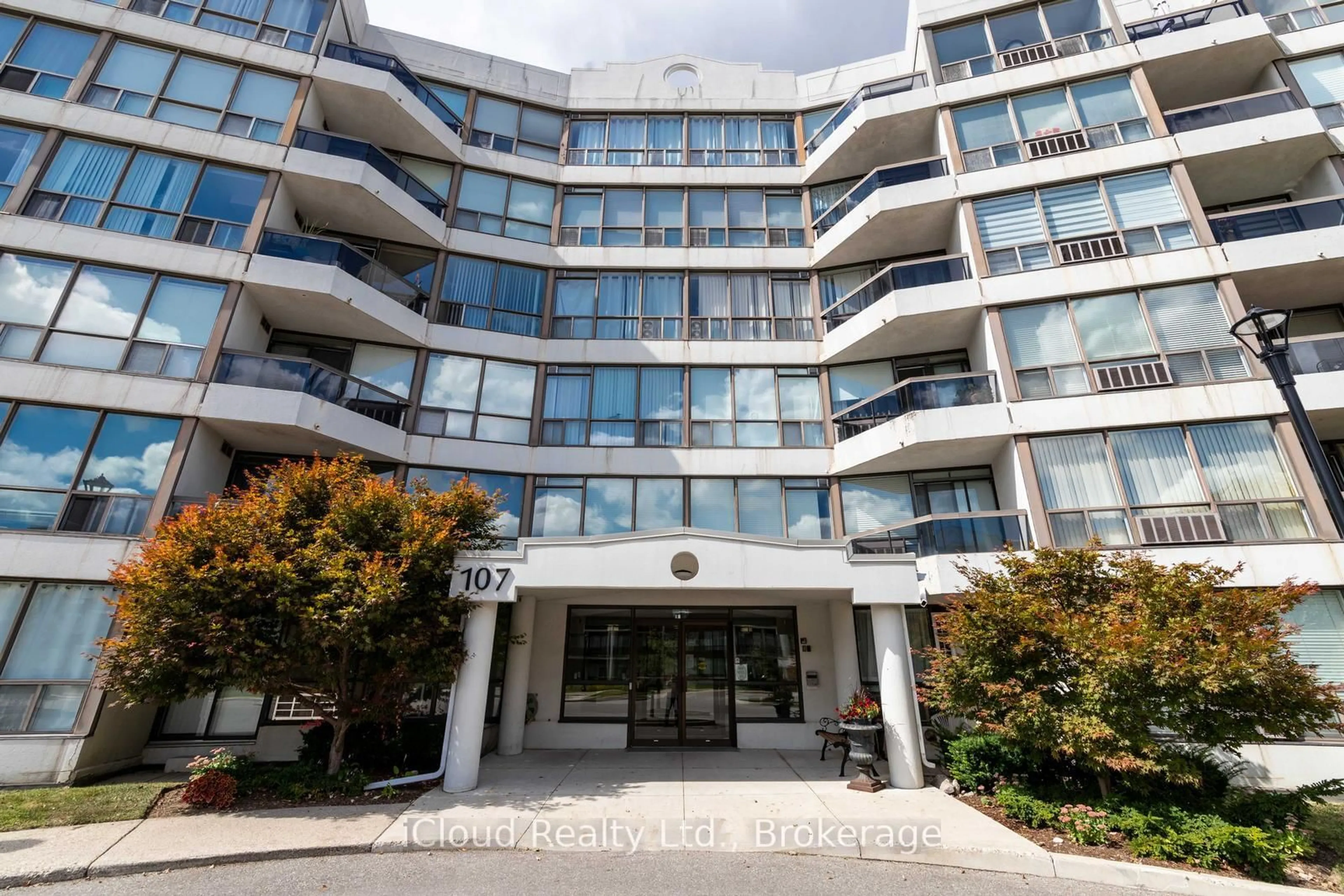 Indoor foyer for 107 BAGOT St #112, Guelph Ontario N1H 8H5