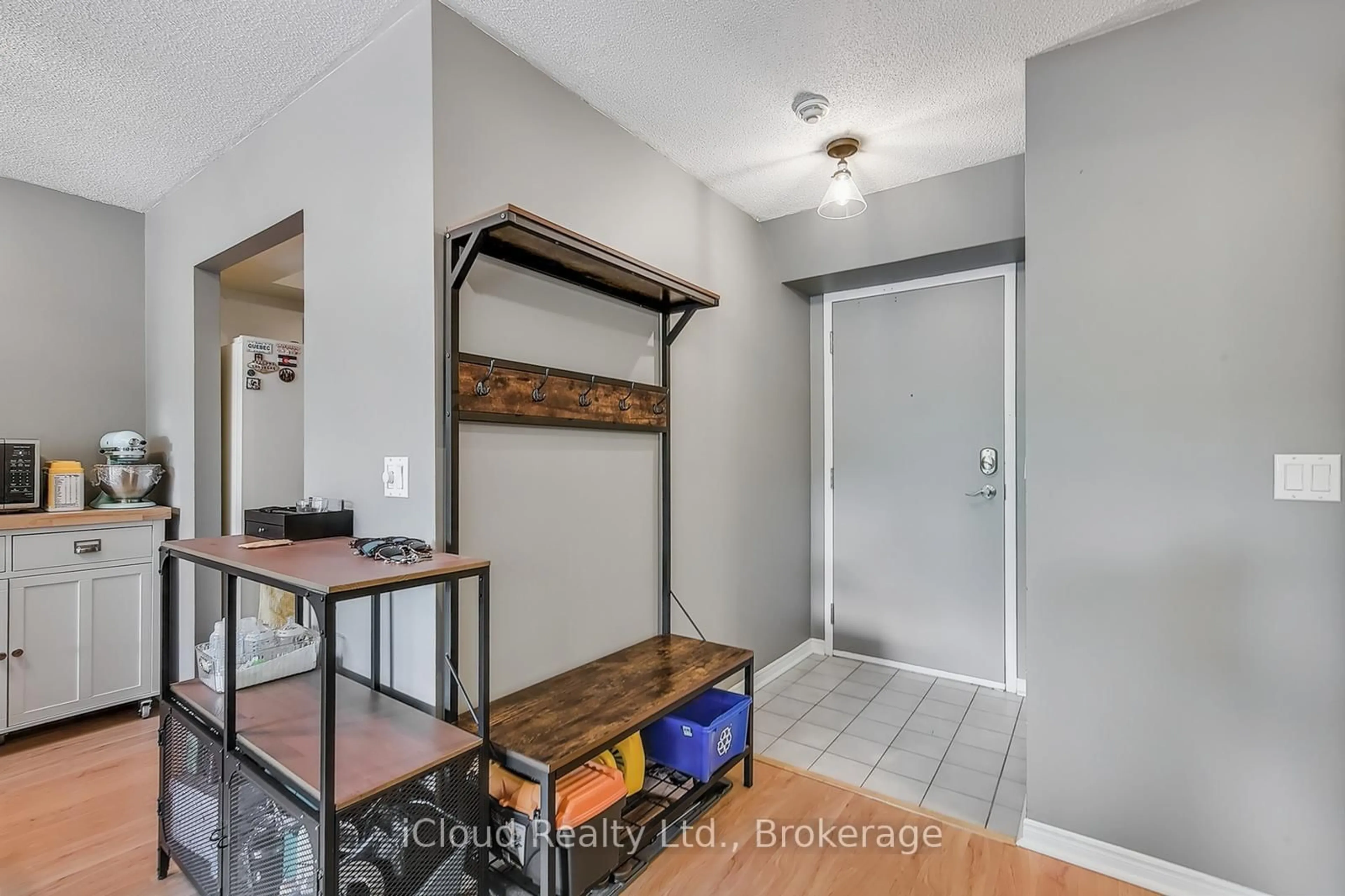 Indoor entryway for 107 BAGOT St #112, Guelph Ontario N1H 8H5