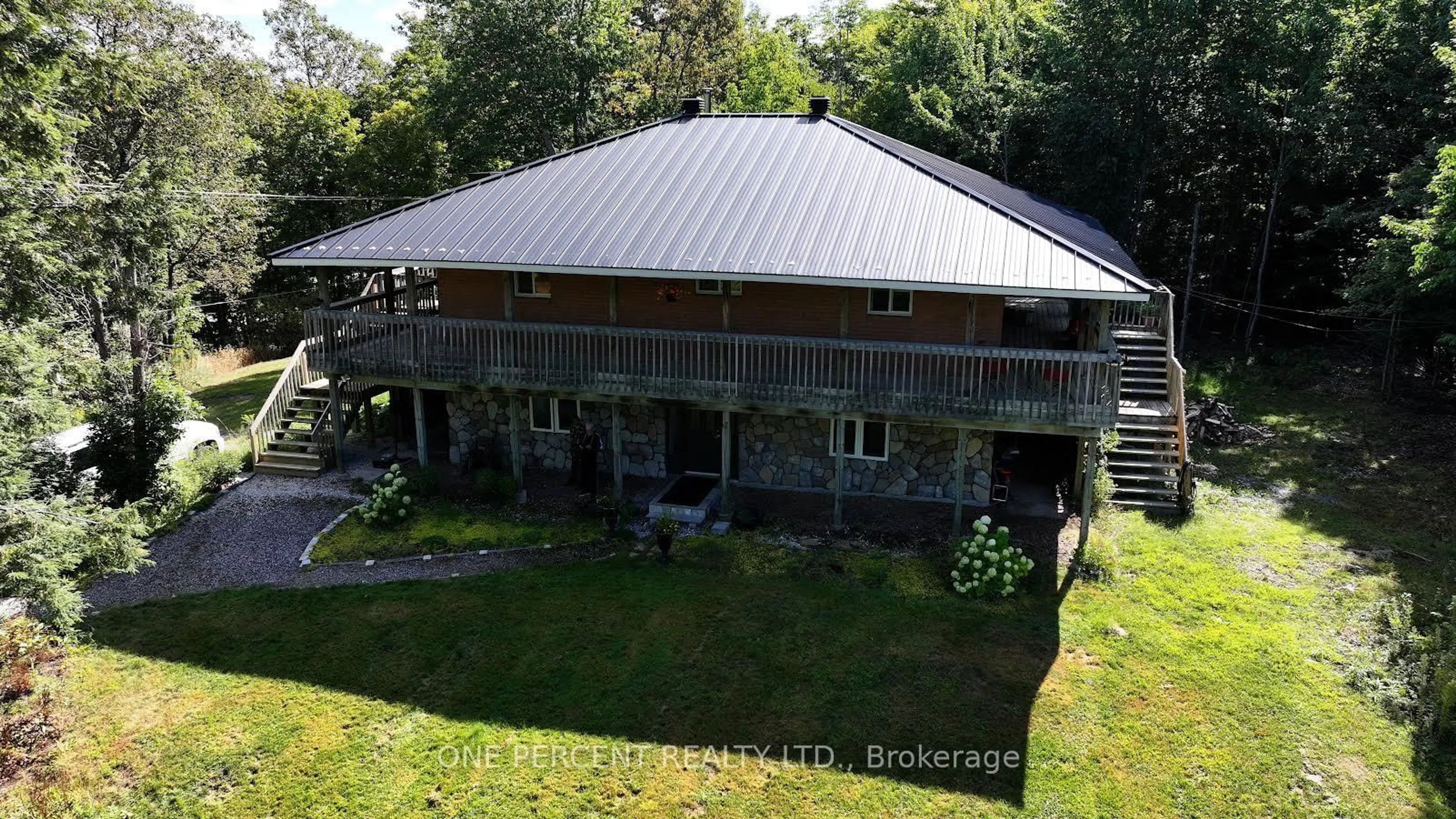 A pic from outside/outdoor area/front of a property/back of a property/a pic from drone, building for 2831 Hwy 141 Highway, Muskoka Lakes Ontario P0B 1M0