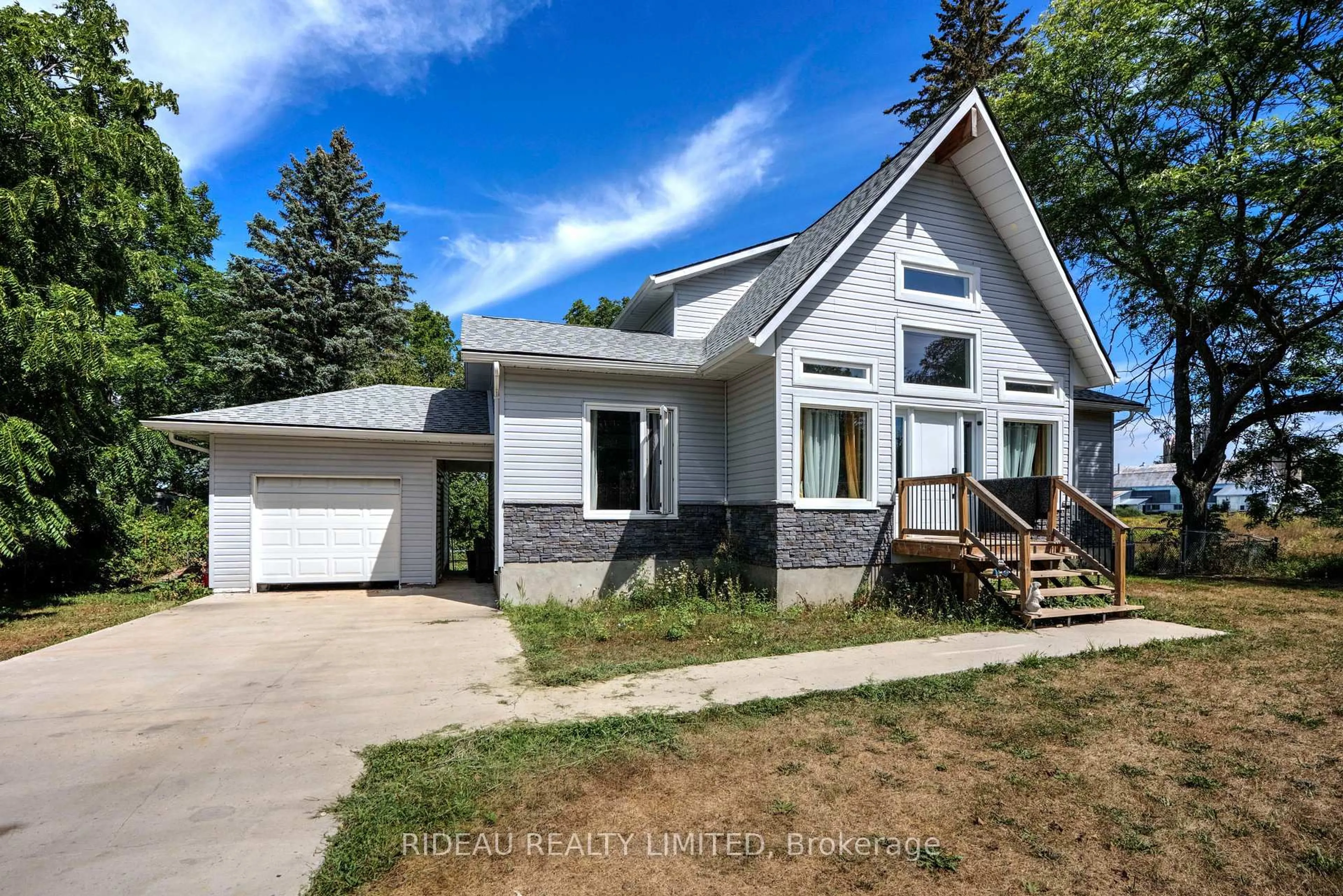 Home with vinyl exterior material, street for 168 Main St, Leeds and the Thousand Islands Ontario K0H 2N0