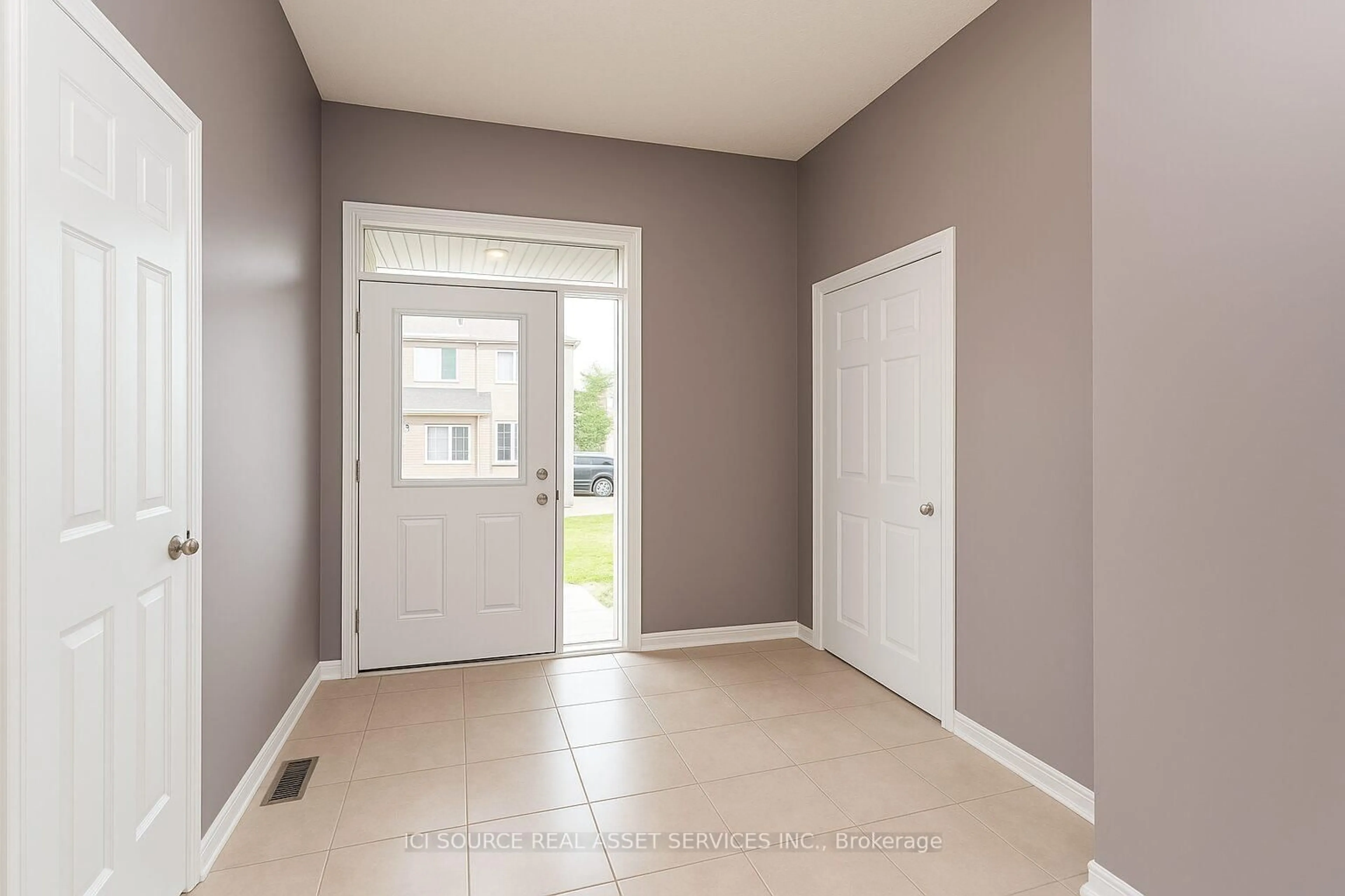 Indoor entryway for 205 Claridge Dr, Ottawa Ontario K2J 5V8