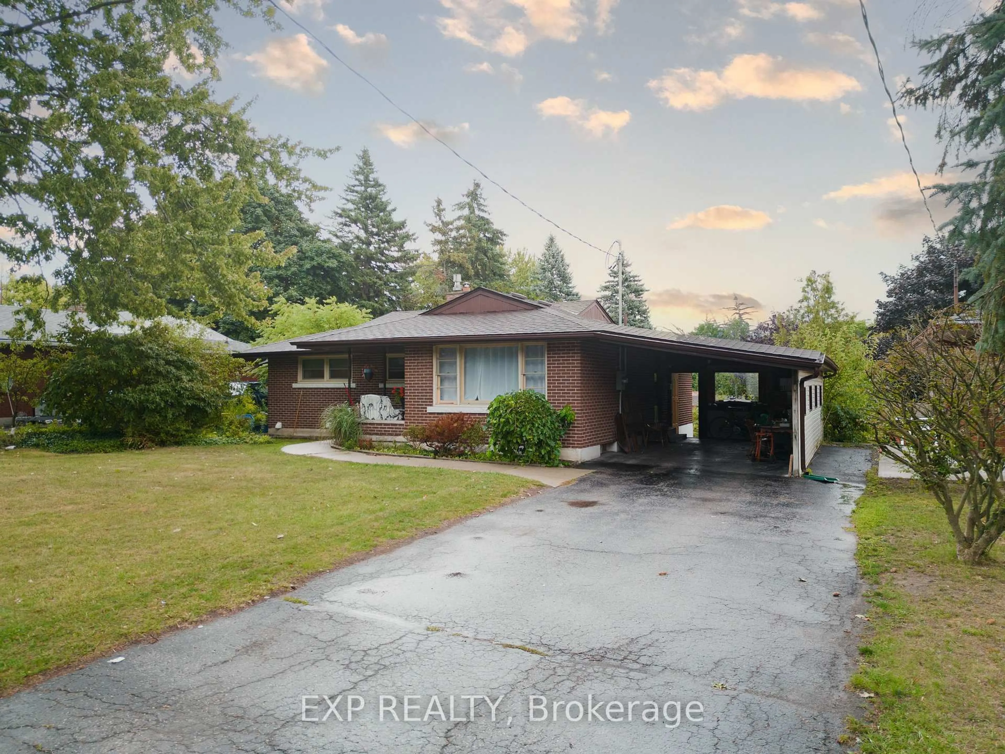 A pic from outside/outdoor area/front of a property/back of a property/a pic from drone, street for 189 Gatewood Rd, Kitchener Ontario N2M 4E3