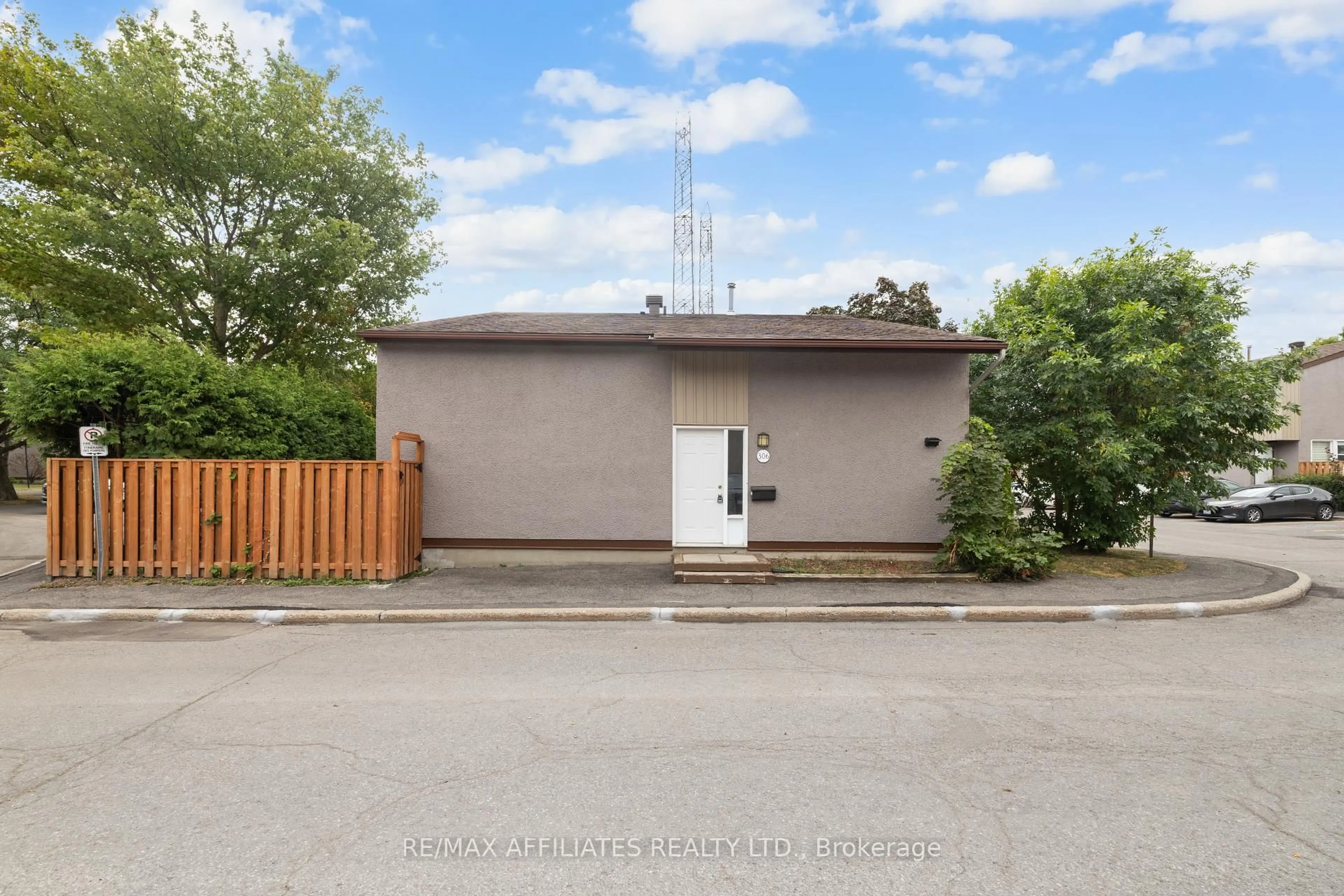 Unknown for 306 Woodfield Dr, Ottawa Ontario K2G 3W9