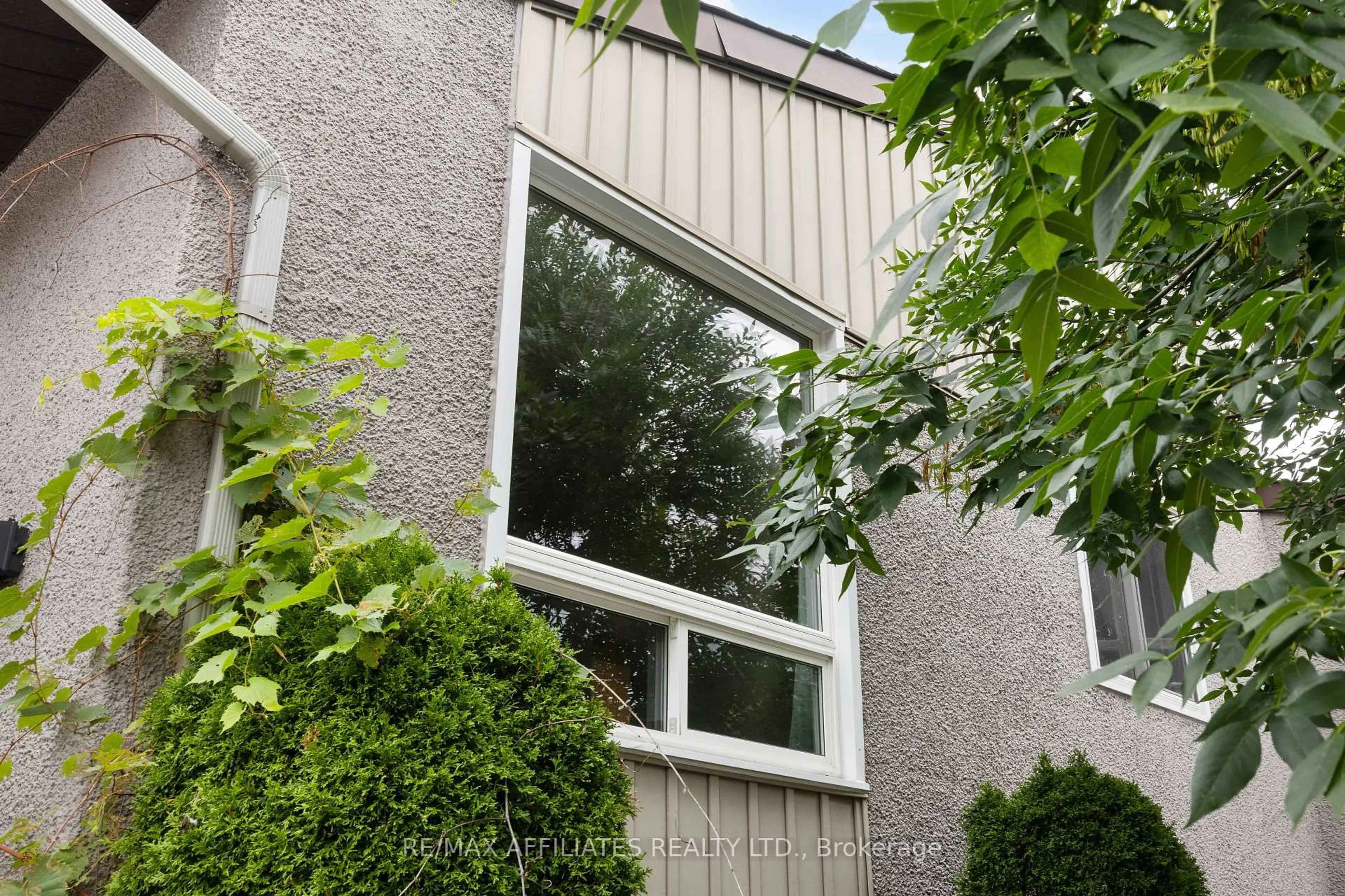 Unknown for 306 Woodfield Dr, Ottawa Ontario K2G 3W9