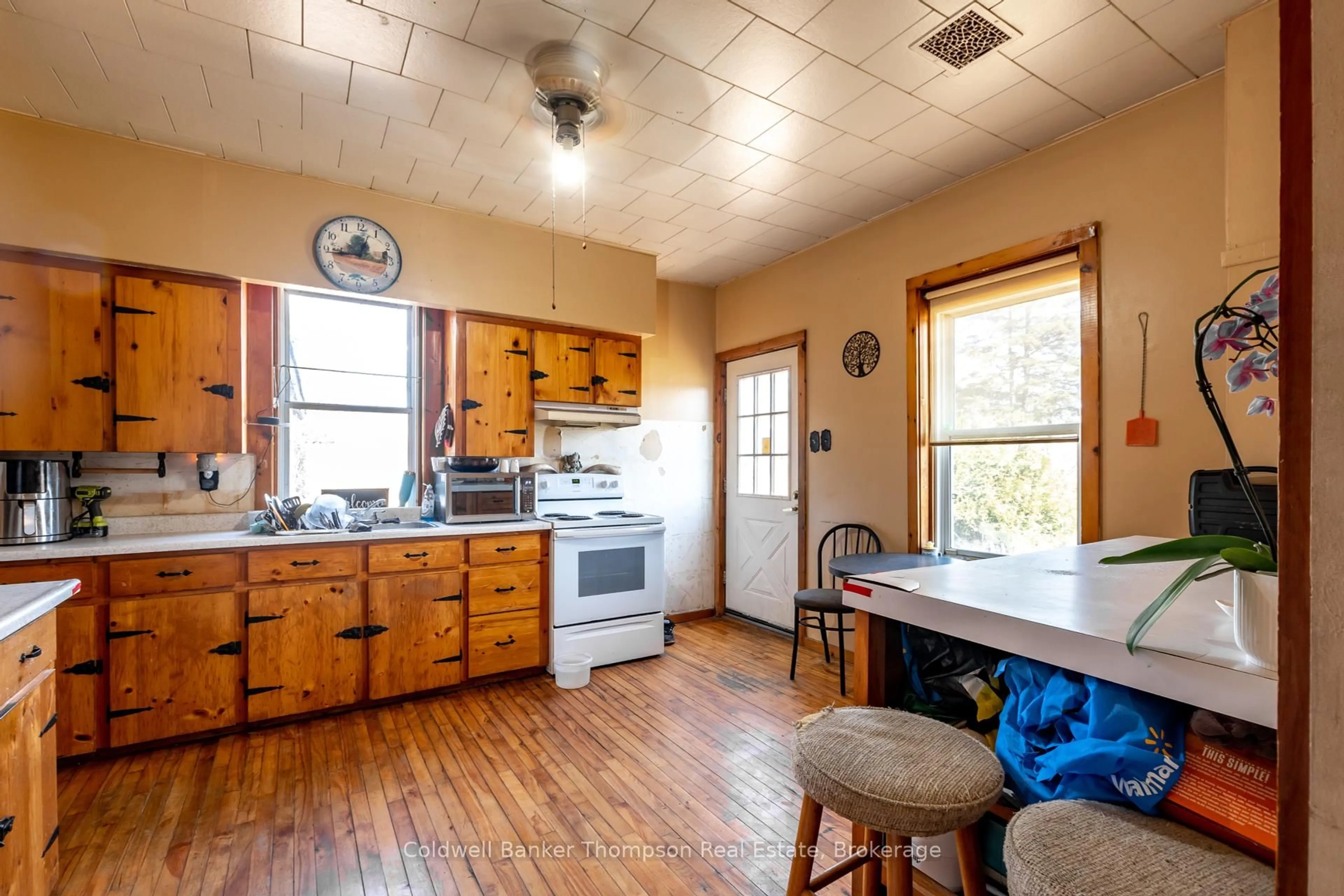 Standard kitchen, unknown for 1764 518 Highway, McMurrich/Monteith Ontario P0A 1Y0