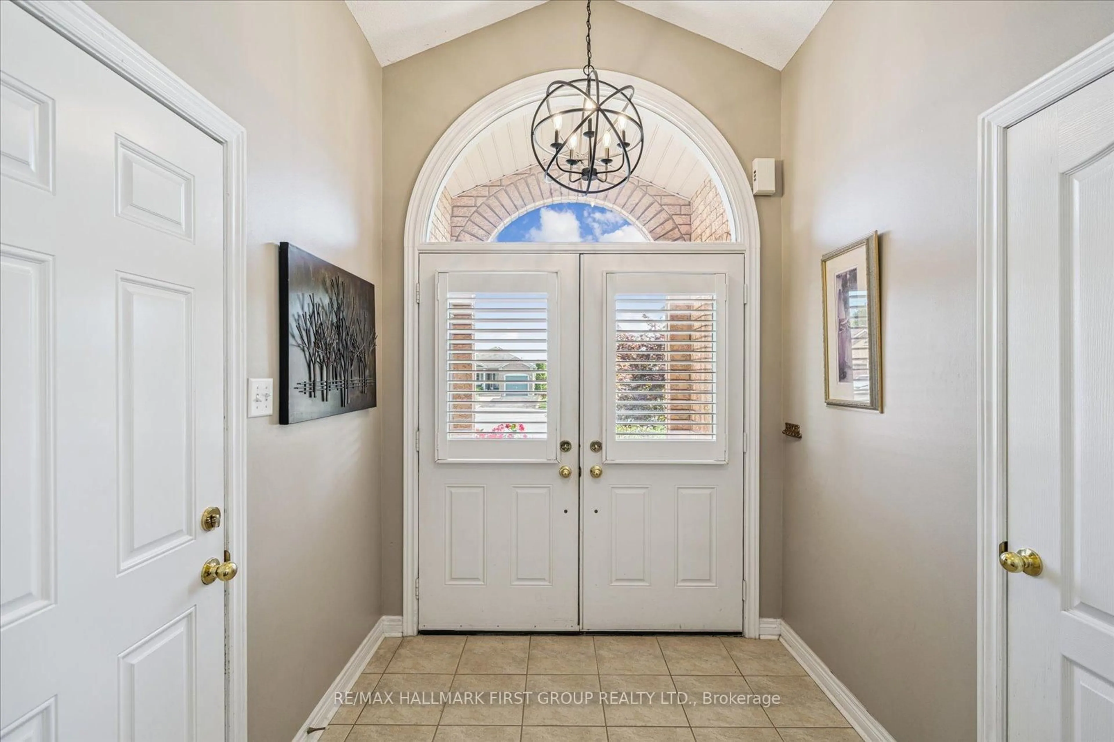 Indoor entryway for 6 Snell Crt, Port Hope Ontario L1A 0A6