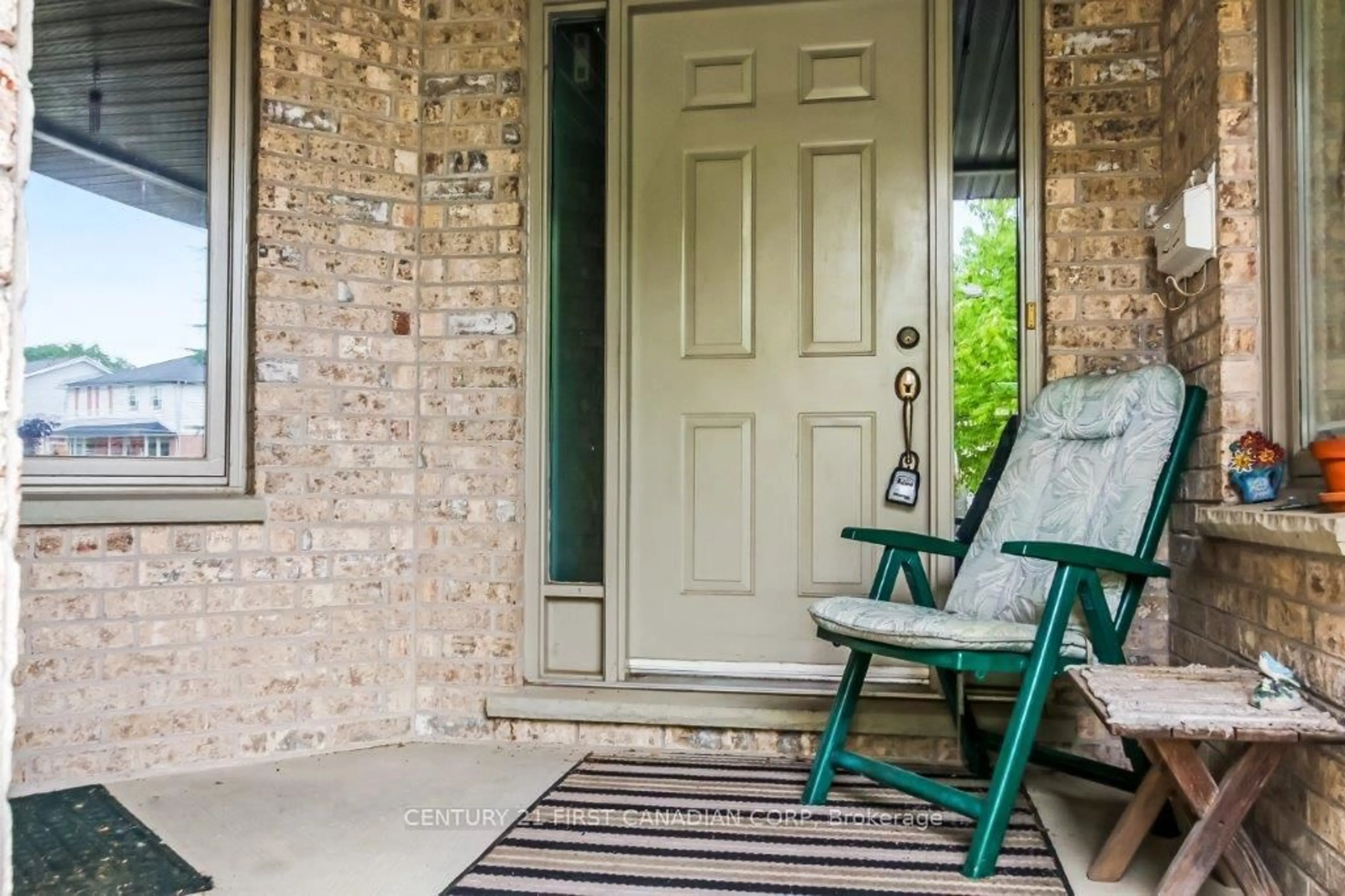 Indoor entryway for 825 Shelborne St #17, London South Ontario N5Z 5B7