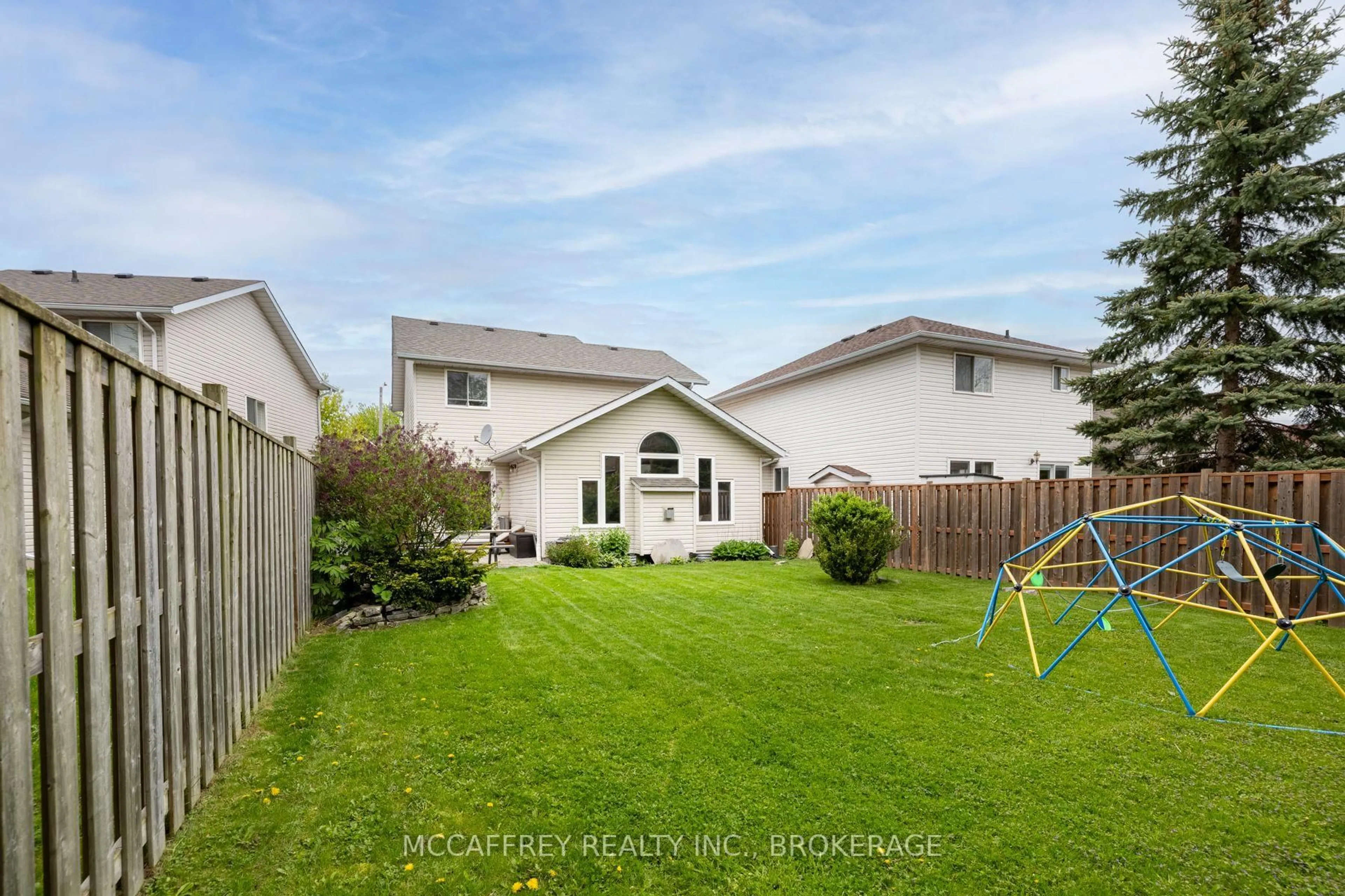 A pic from outside/outdoor area/front of a property/back of a property/a pic from drone, unknown for 81 SCHOONER Dr, Kingston Ontario K7K 7K1