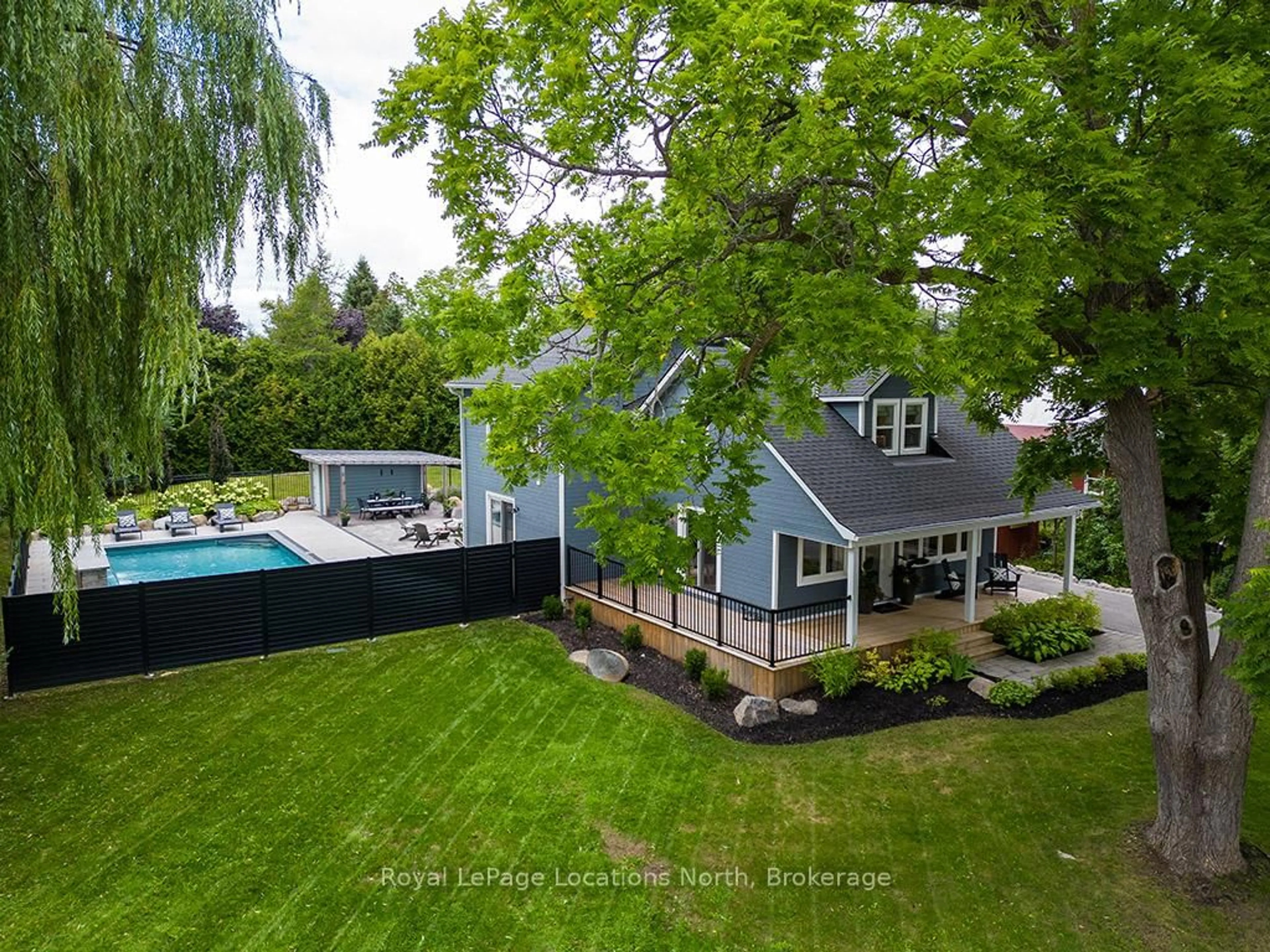 A pic from outside/outdoor area/front of a property/back of a property/a pic from drone, unknown for 116 Marsh St, Blue Mountains Ontario N0H 1J0