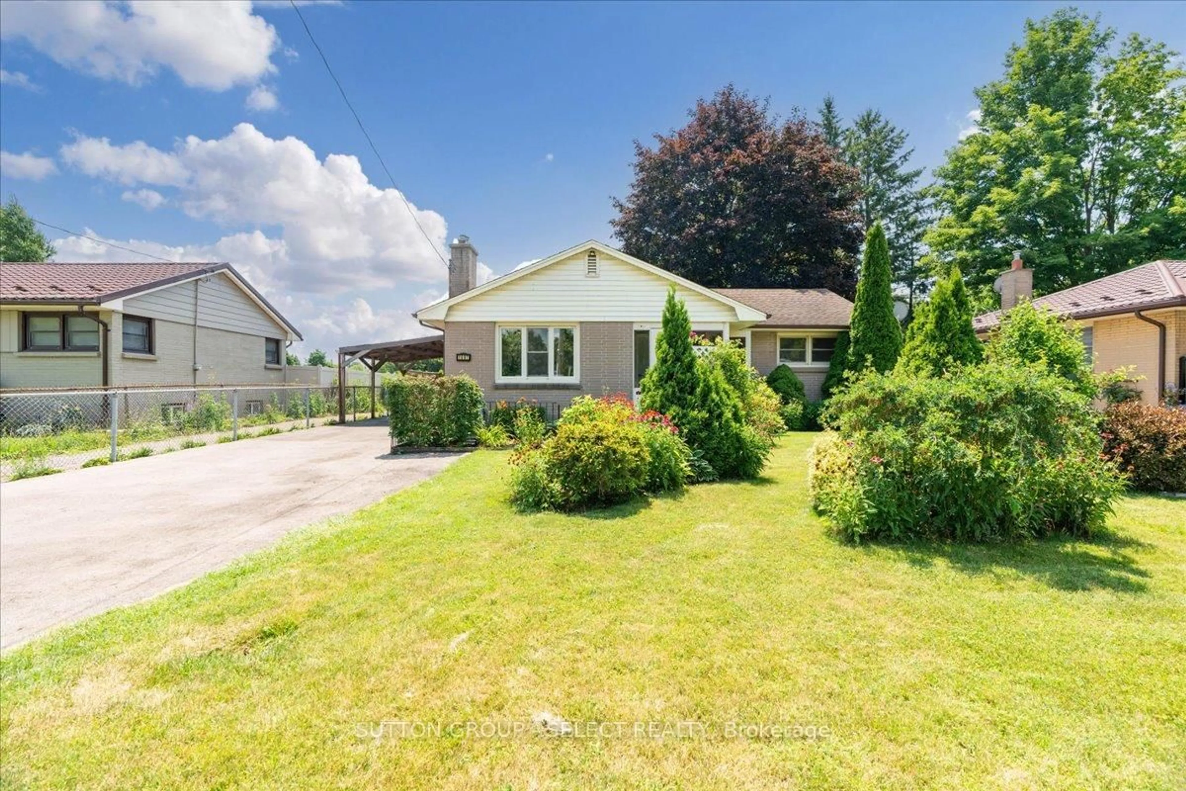 A pic from outside/outdoor area/front of a property/back of a property/a pic from drone, street for 1697 Moffatt Ave, London East Ontario N5W 2A2