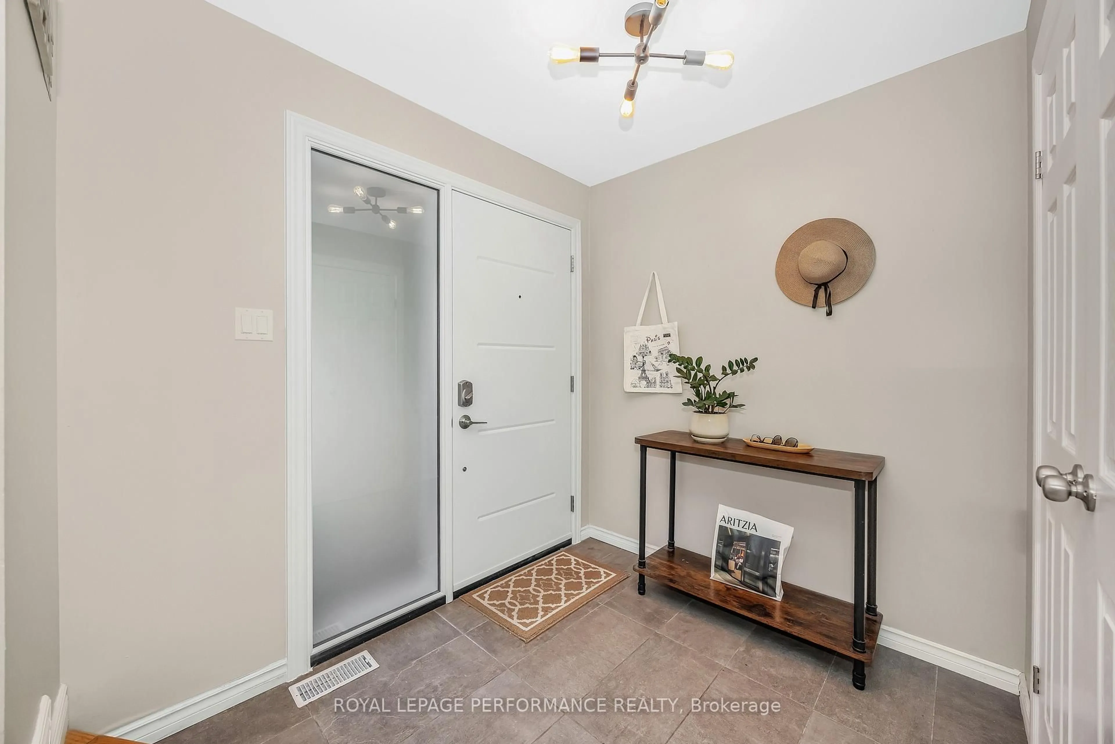 Indoor entryway for 8 Hyannis Ave, Ottawa Ontario K2J 3H8