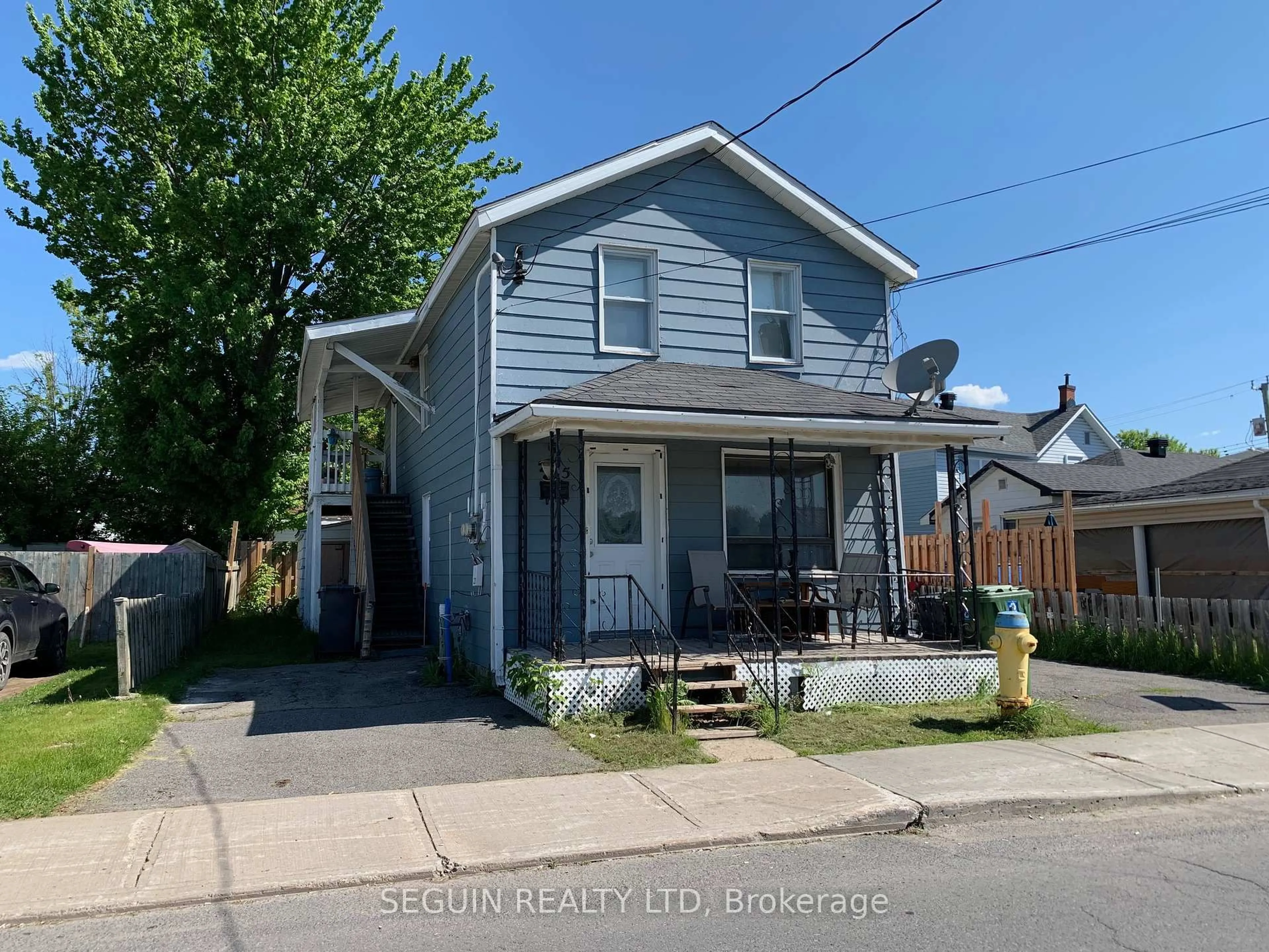 A pic from outside/outdoor area/front of a property/back of a property/a pic from drone, street for 223-225 Higginson St, Hawkesbury Ontario K6A 1G6