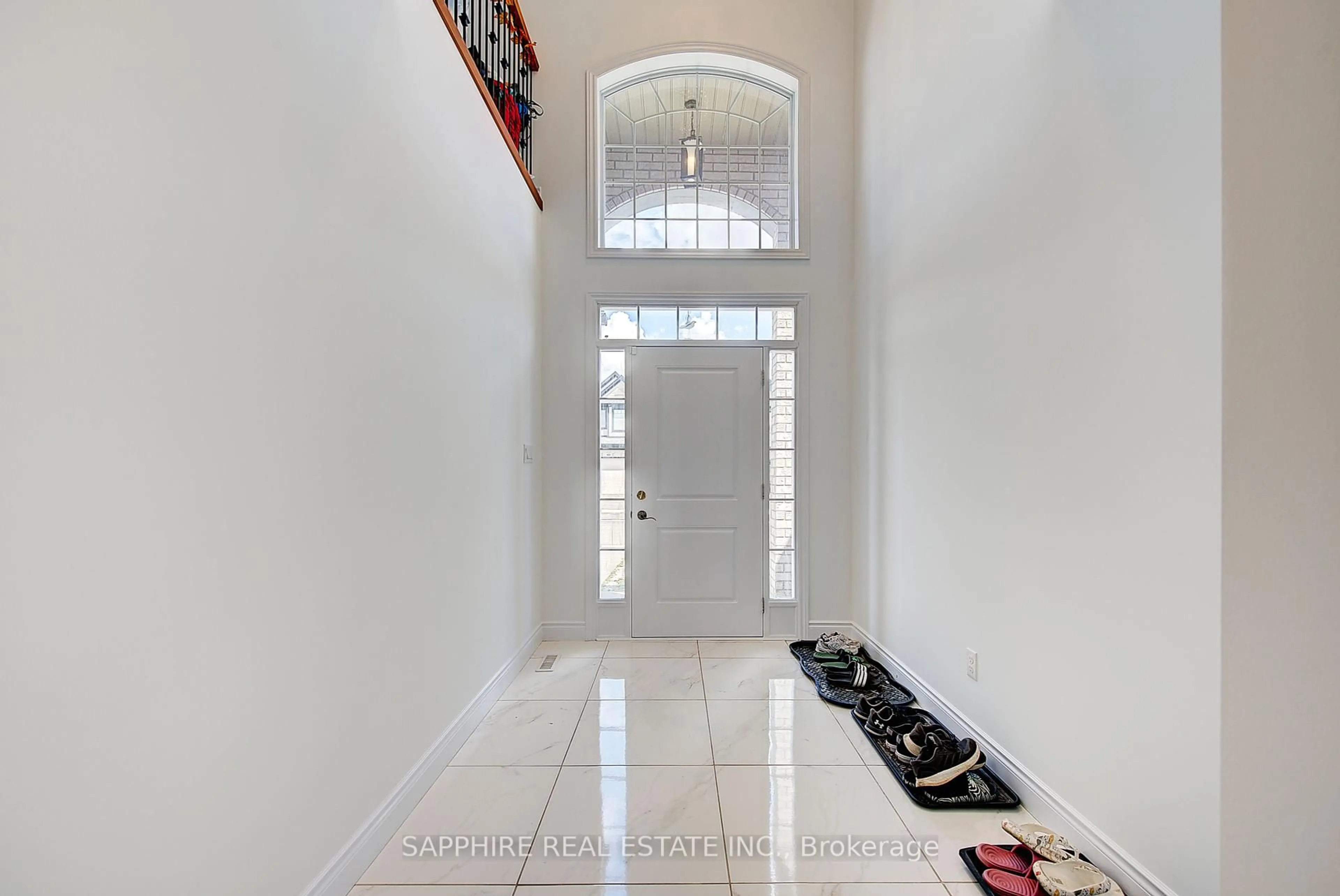 Indoor entryway for 1763 Owen Lane, London North Ontario N6G 0W2