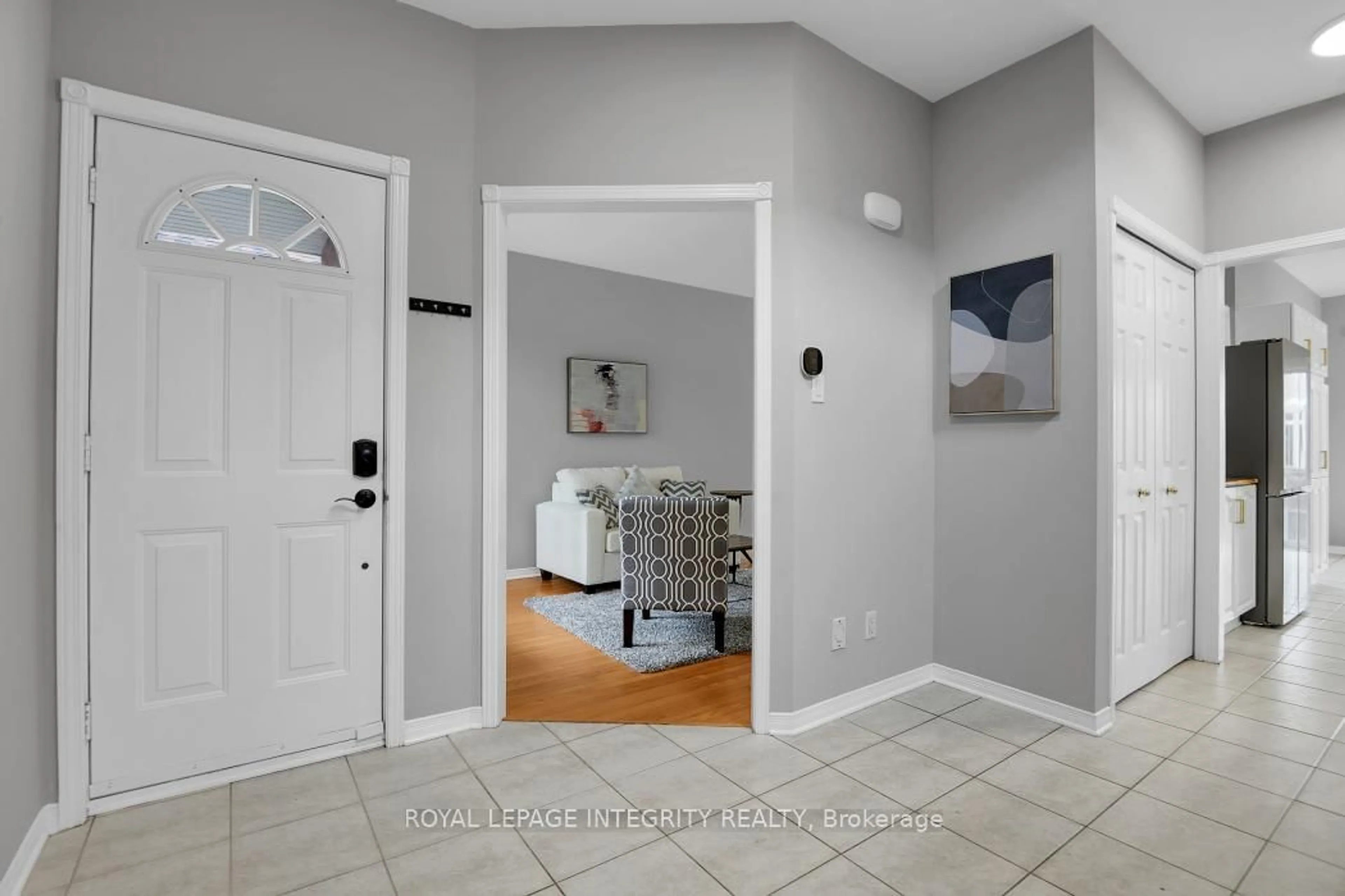 Indoor entryway for 1036 Rocky Harbour Cres, Ottawa Ontario K1V 1V2