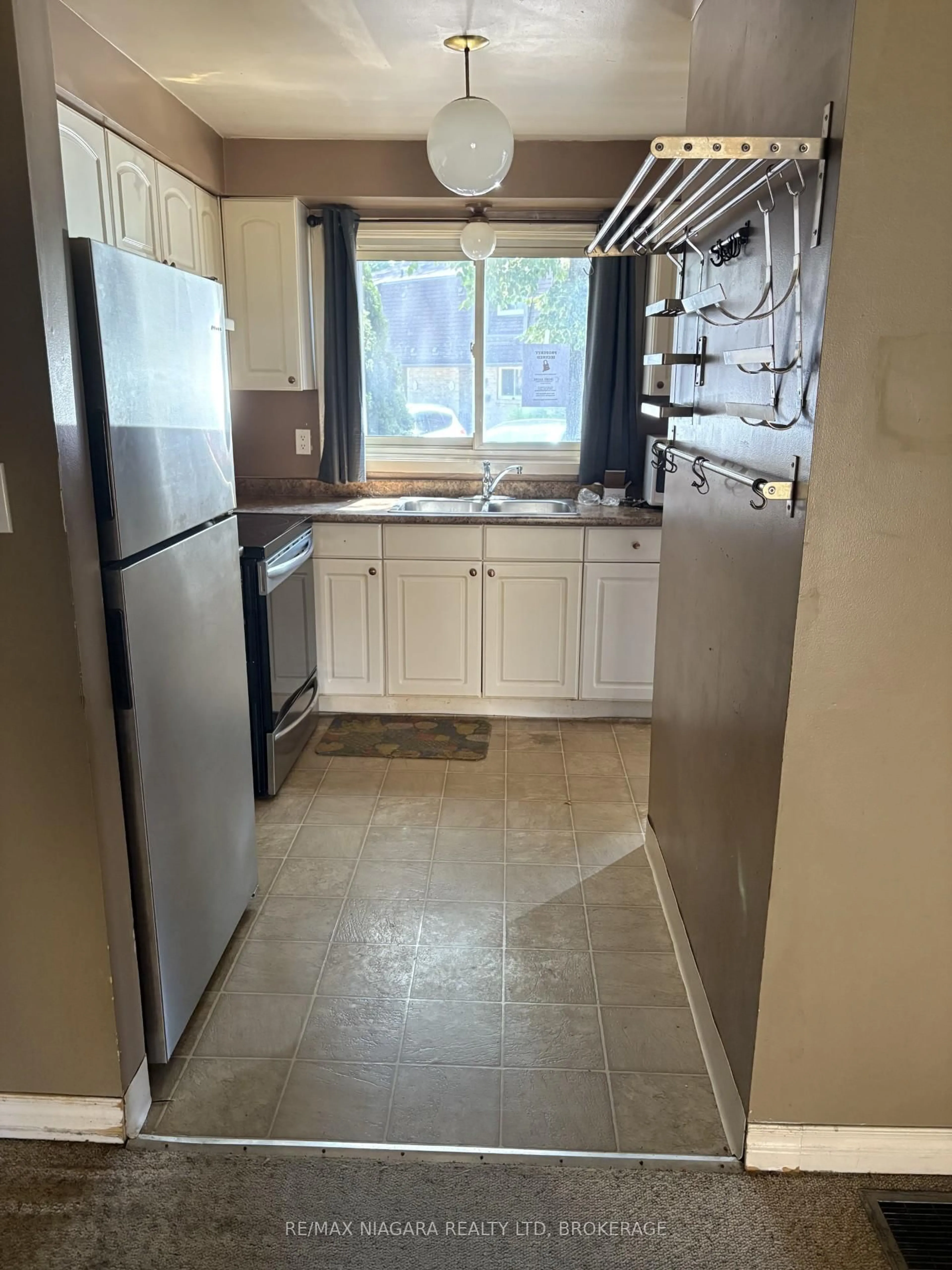 Standard kitchen, unknown for 151 Linwell Rd #15, St. Catharines Ontario L2N 6P3
