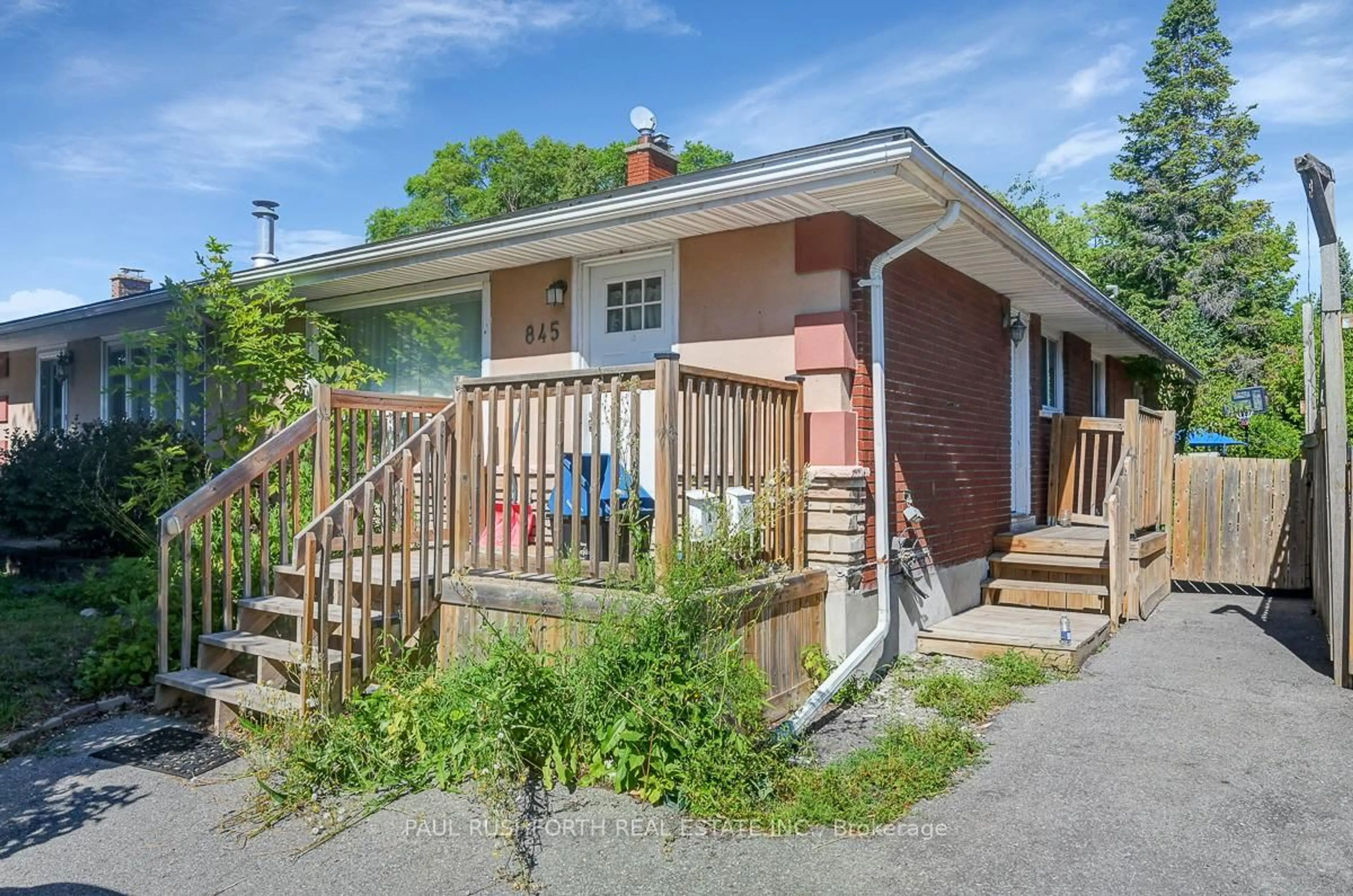 Unknown for 845 Trojan Ave, Ottawa Ontario K1K 2P8