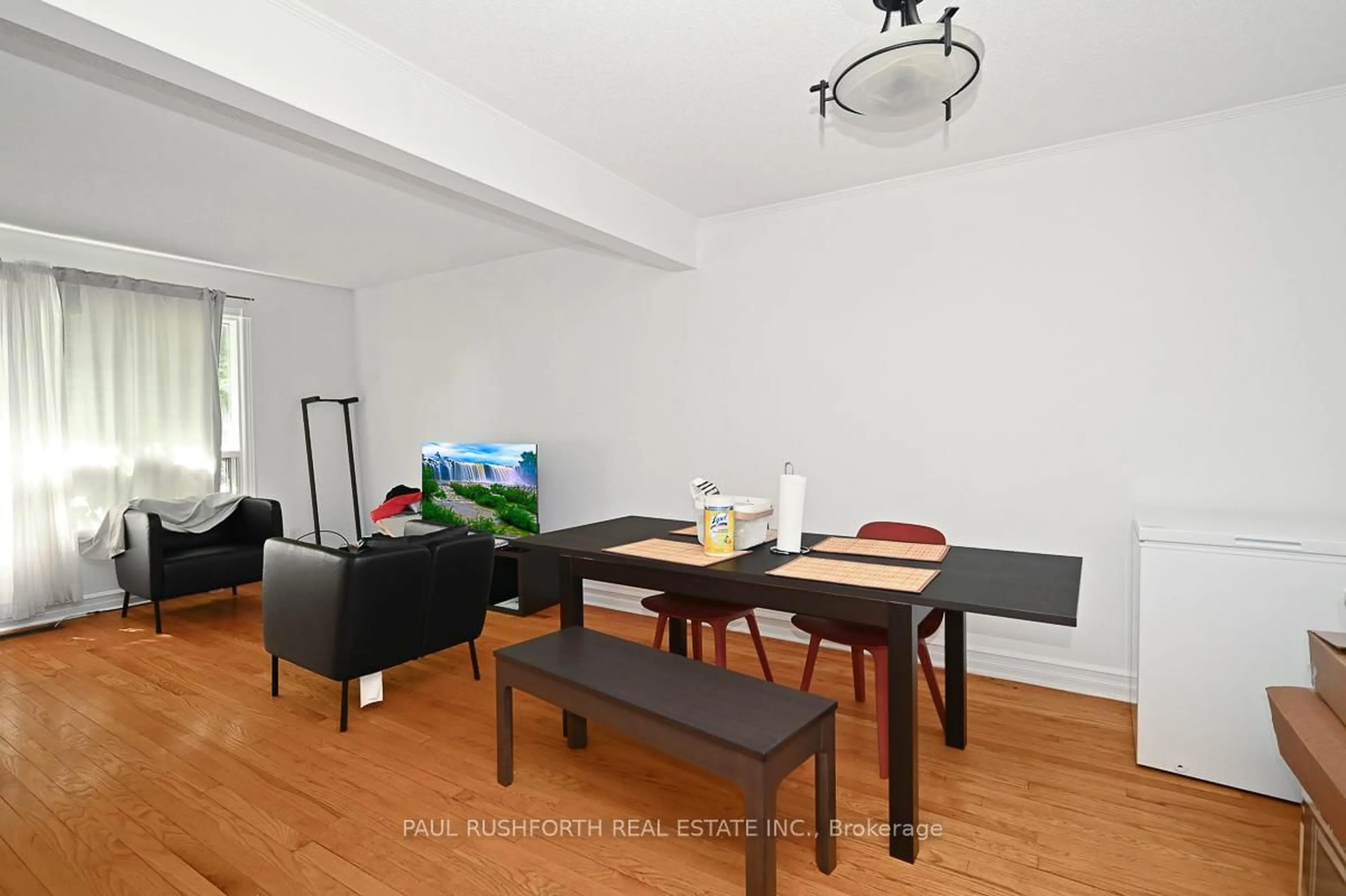 Dining room, wood/laminate floor for 845 Trojan Ave, Ottawa Ontario K1K 2P8