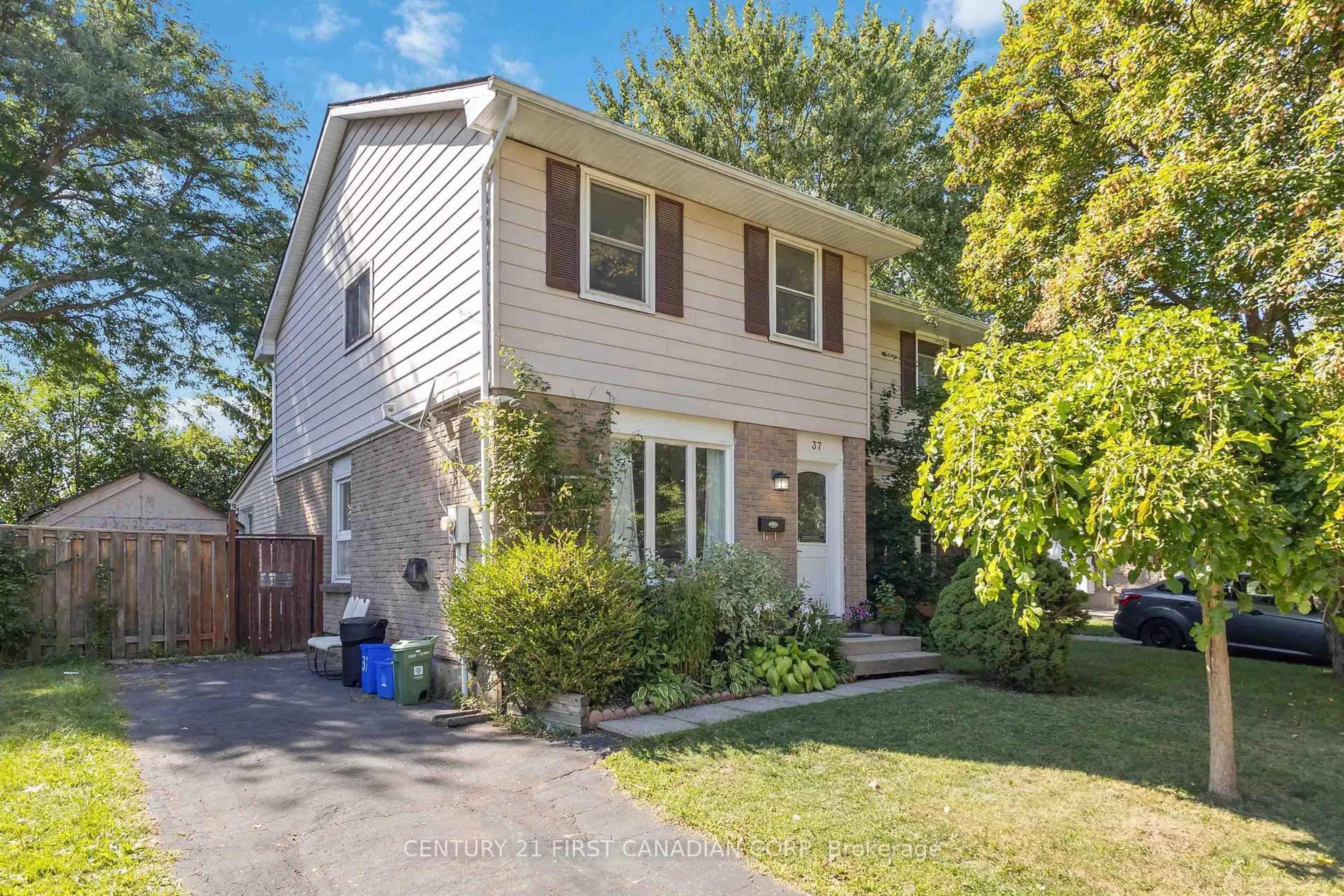 Home with vinyl exterior material, street for 37 Elvira Cres, London South Ontario N6E 2N1