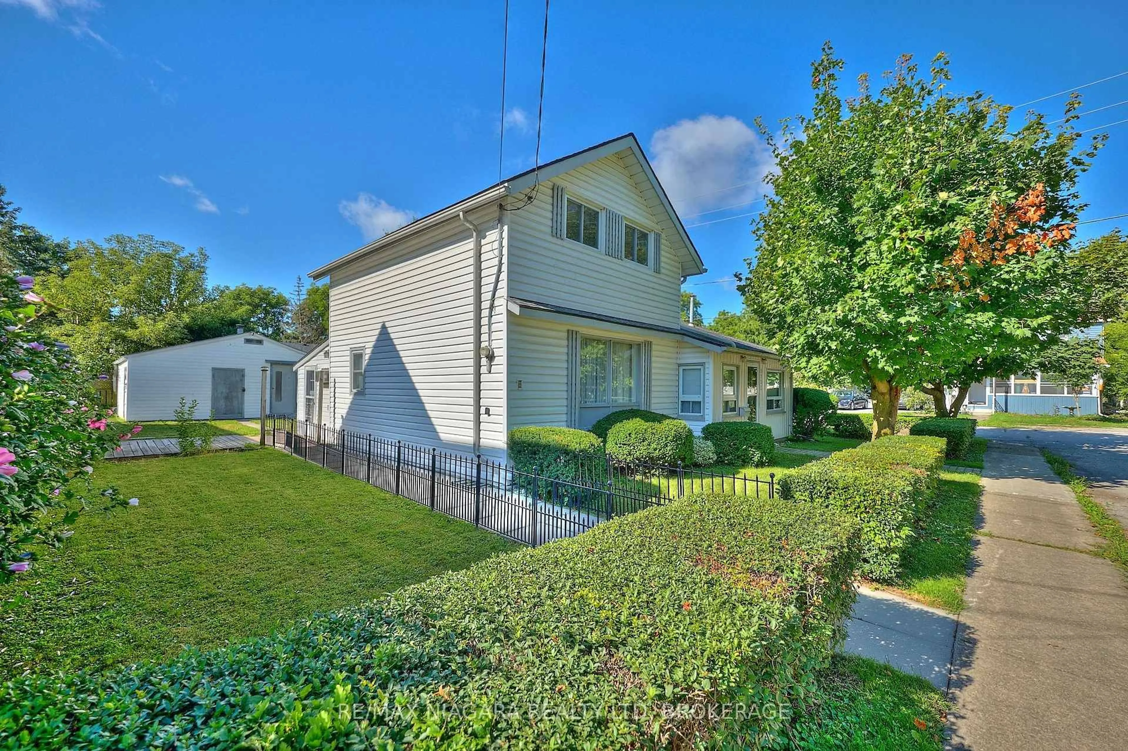 Patio, street for 3721 Hibbard St, Fort Erie Ontario L0S 1N0