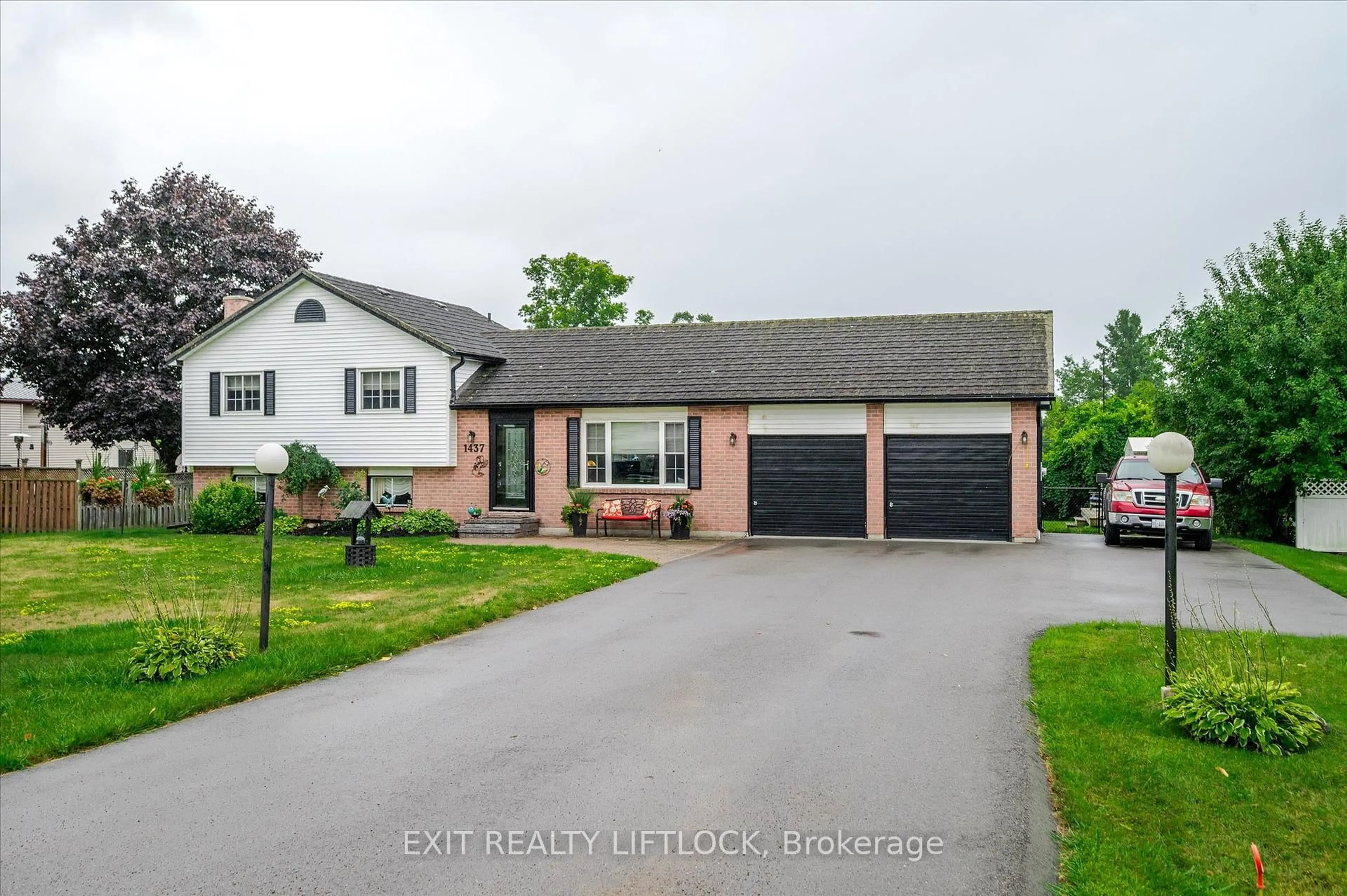 Home with brick exterior material, street for 1437 Stewart Line, Cavan Monaghan Ontario L0A 1C0