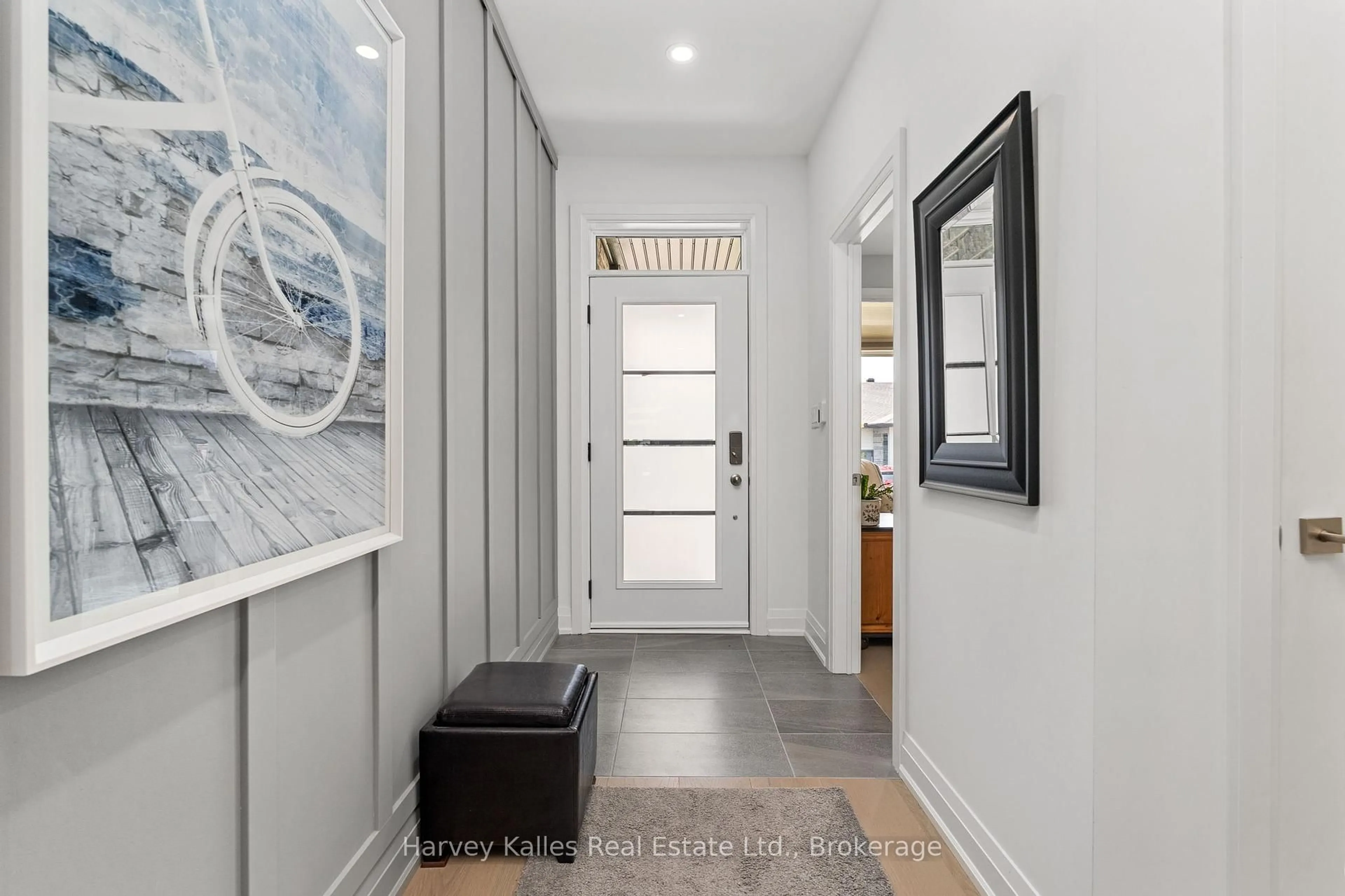 Indoor entryway for 5 Blue Birch Lane, Huntsville Ontario P1H 0G4