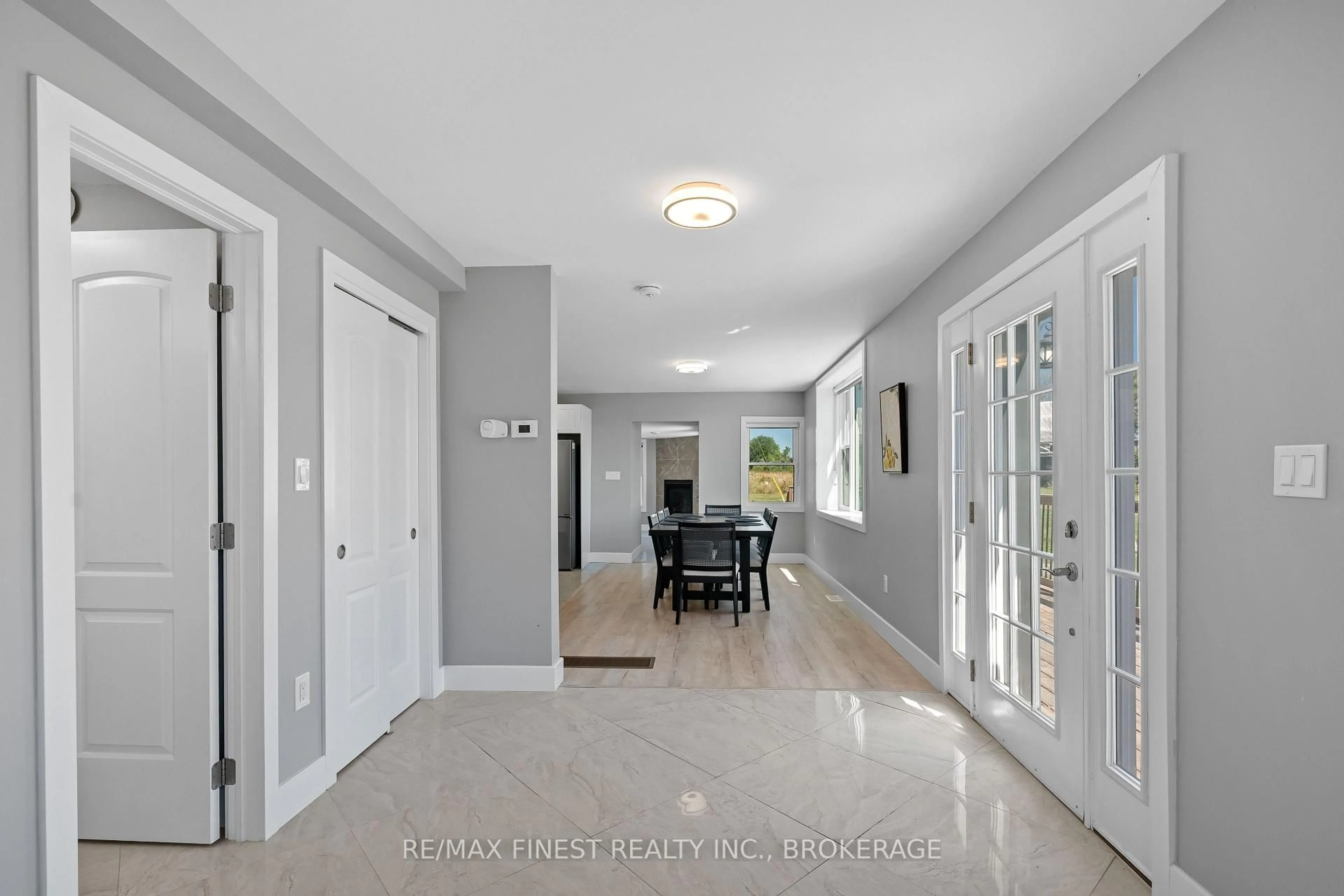 Indoor entryway for 2405 Mcintyre Rd, Bath Ontario K0H 1G0