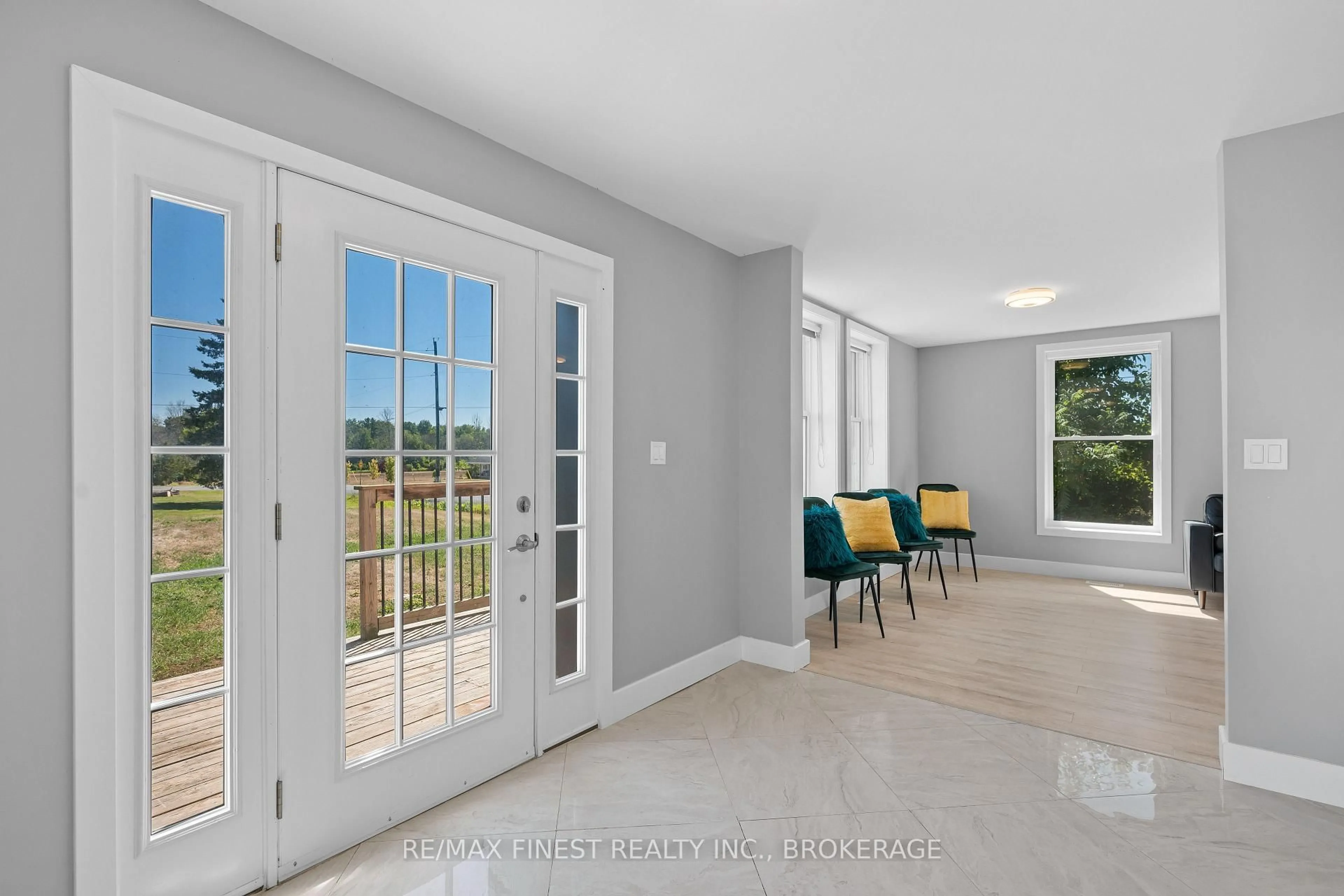 Indoor entryway for 2405 Mcintyre Rd, Bath Ontario K0H 1G0