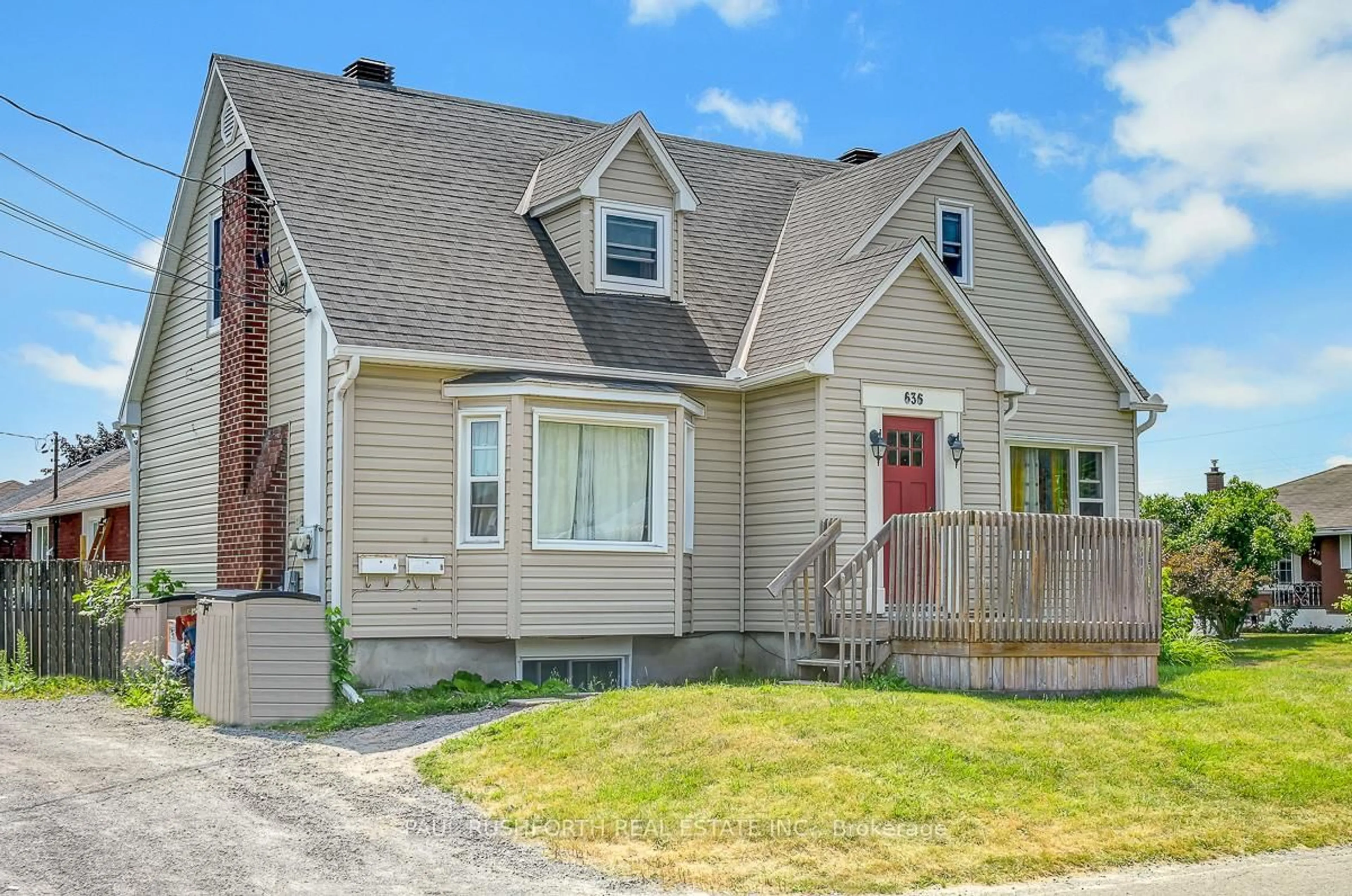 Home with vinyl exterior material, street for 636 Clarke Ave, Ottawa Ontario K1K 0Y5
